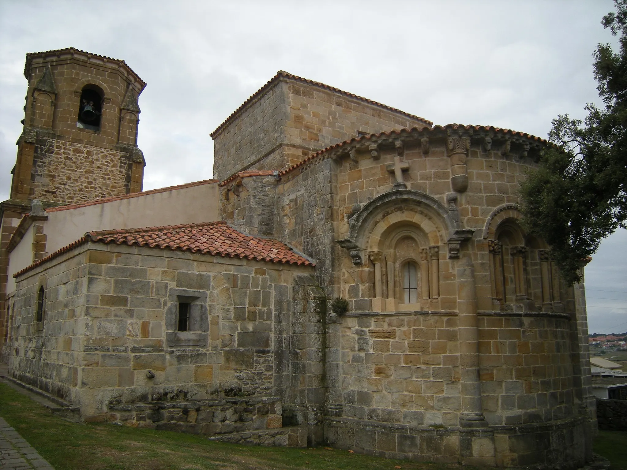 Photo showing: Iglesia románica de Santa María de Bareyo (Cantabria, España).