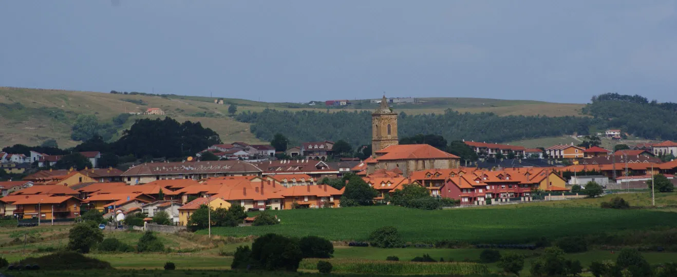 Photo showing: Vista de Ajo desde la iglesia de Santa María de Bareyo.