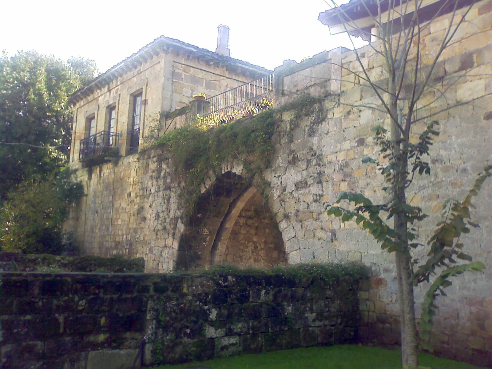 Photo showing: Torreón de Cartes, en Cartes (Cantabria)