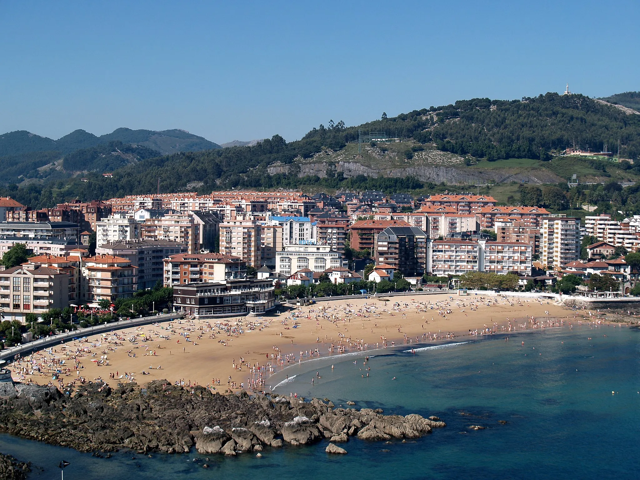 Photo showing: Playa de Brazomar en Castro-Urdiales (Cantabria, España).