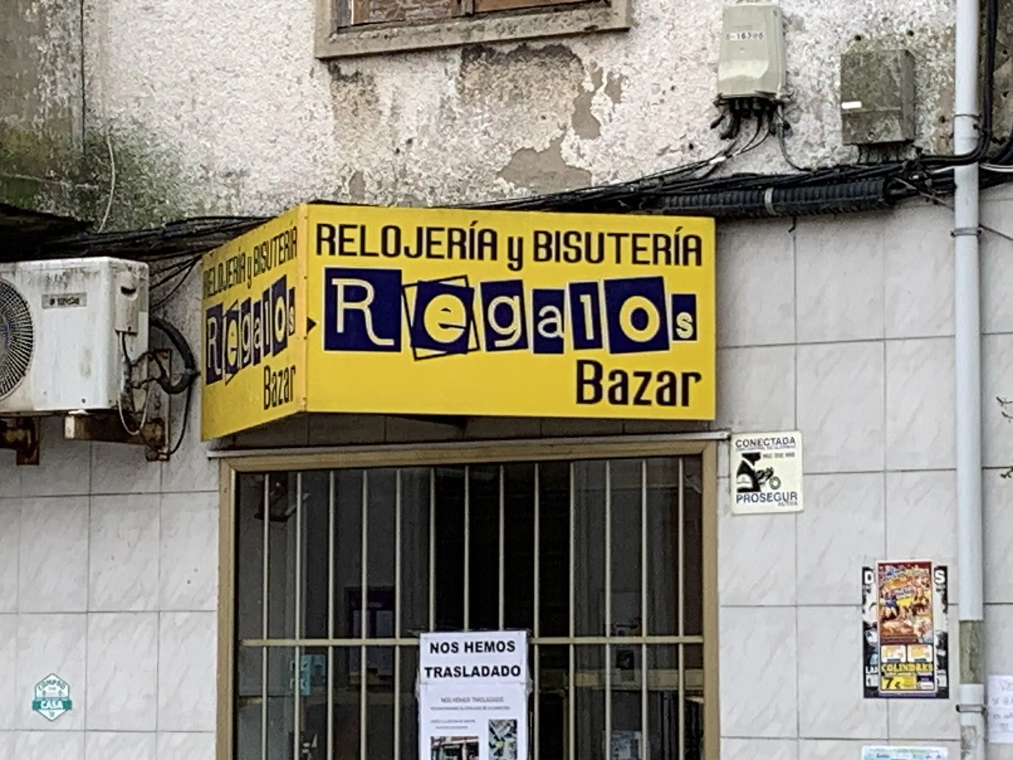 Photo showing: Patrimonio gráfico de Laredo. Rótulo Relojería, regalos, bazar