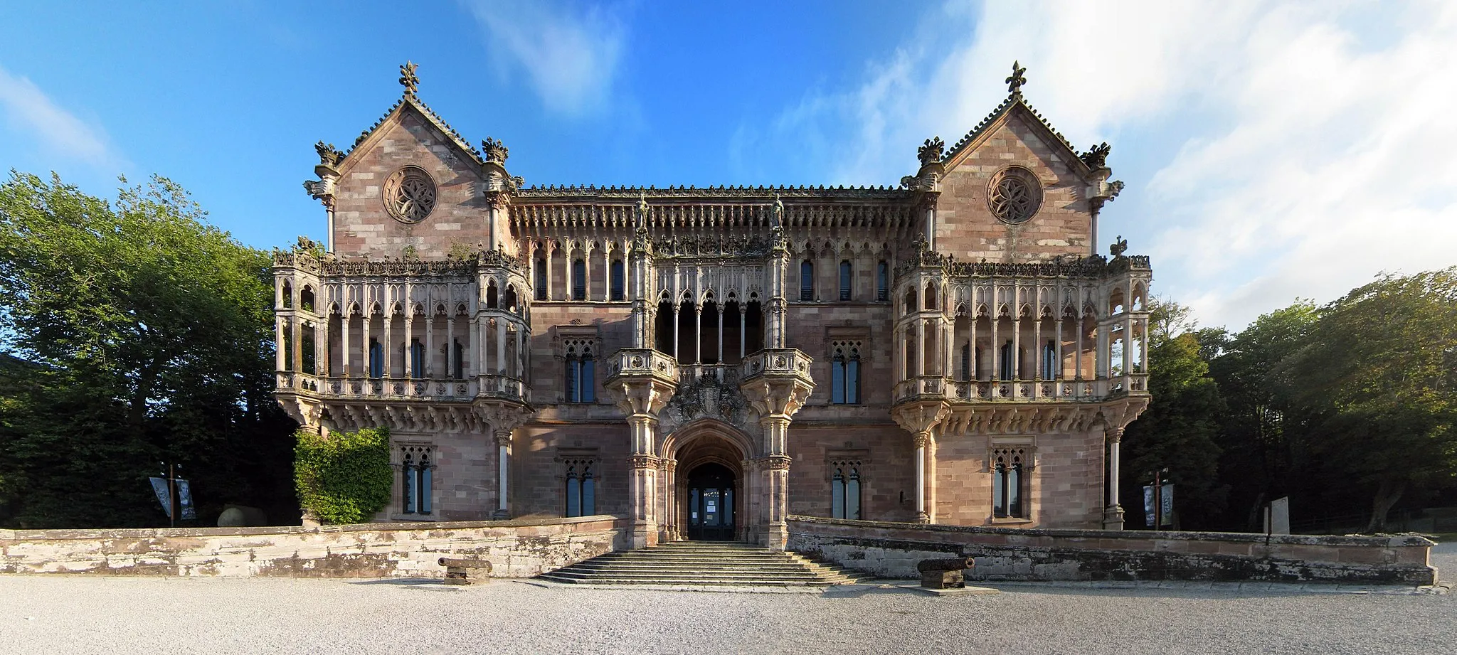 Photo showing: Palacio de Sobrellano, Comillas, Cantabria, Spain.