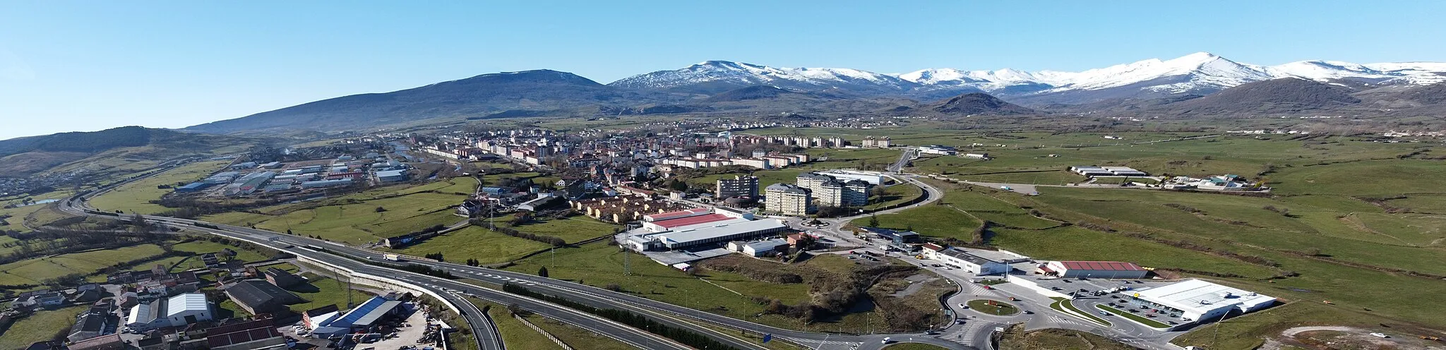 Photo showing: Vista caballera del núcleo de Reinosa por su entrada norte.