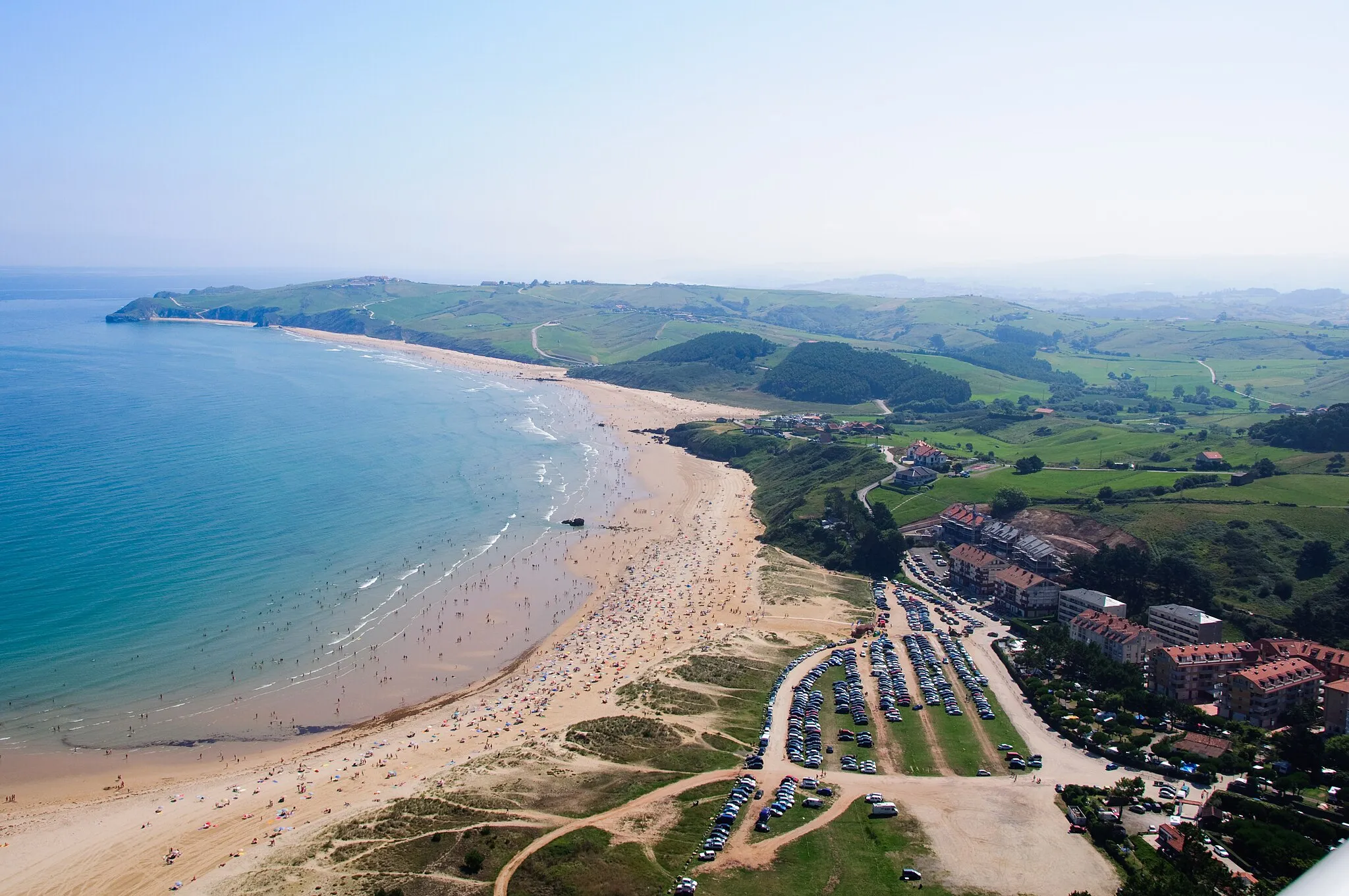 Photo showing: Aerial view of the Sable beach in San Vicente de la Barquera (Cantabria, Spain).