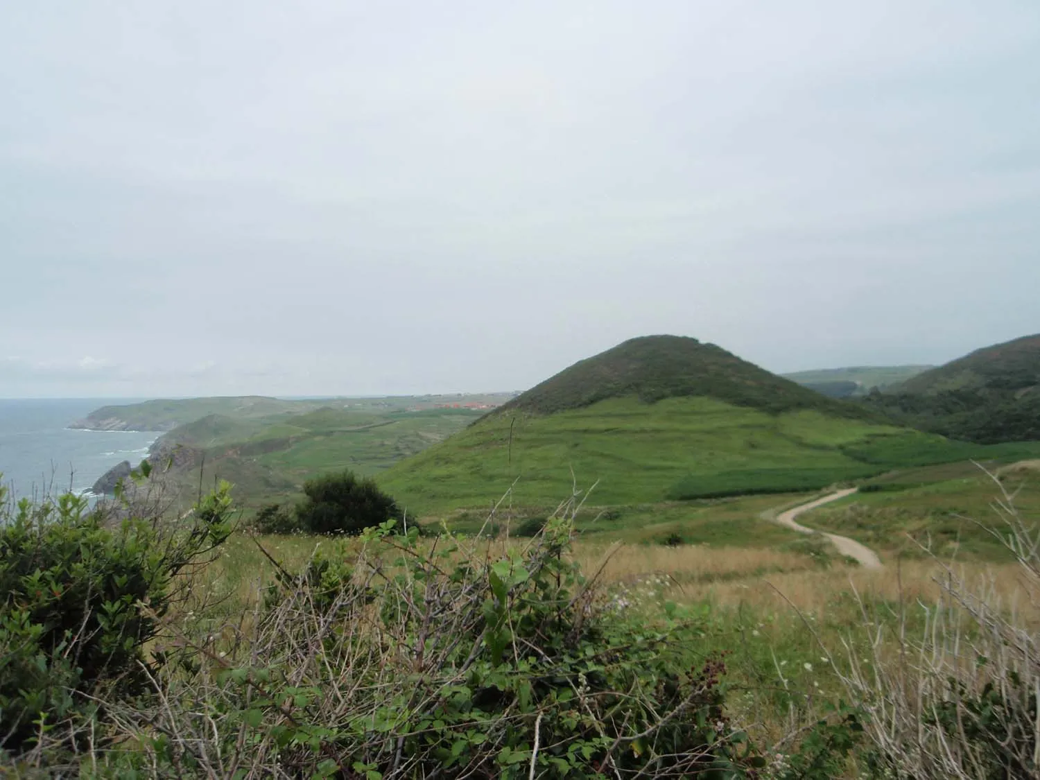 Photo showing: Vista del litoral del municipio de Santillana del Mar, en Cantabria (España).