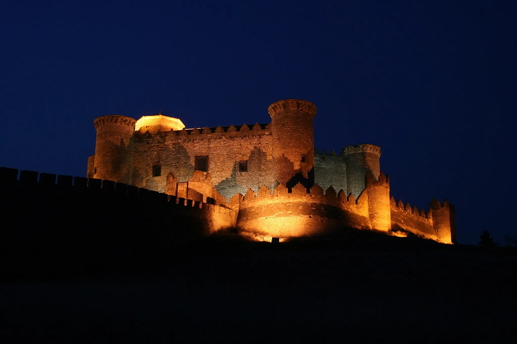 Photo showing: Vista nocturna del castillo de belmonte, Cuenca.