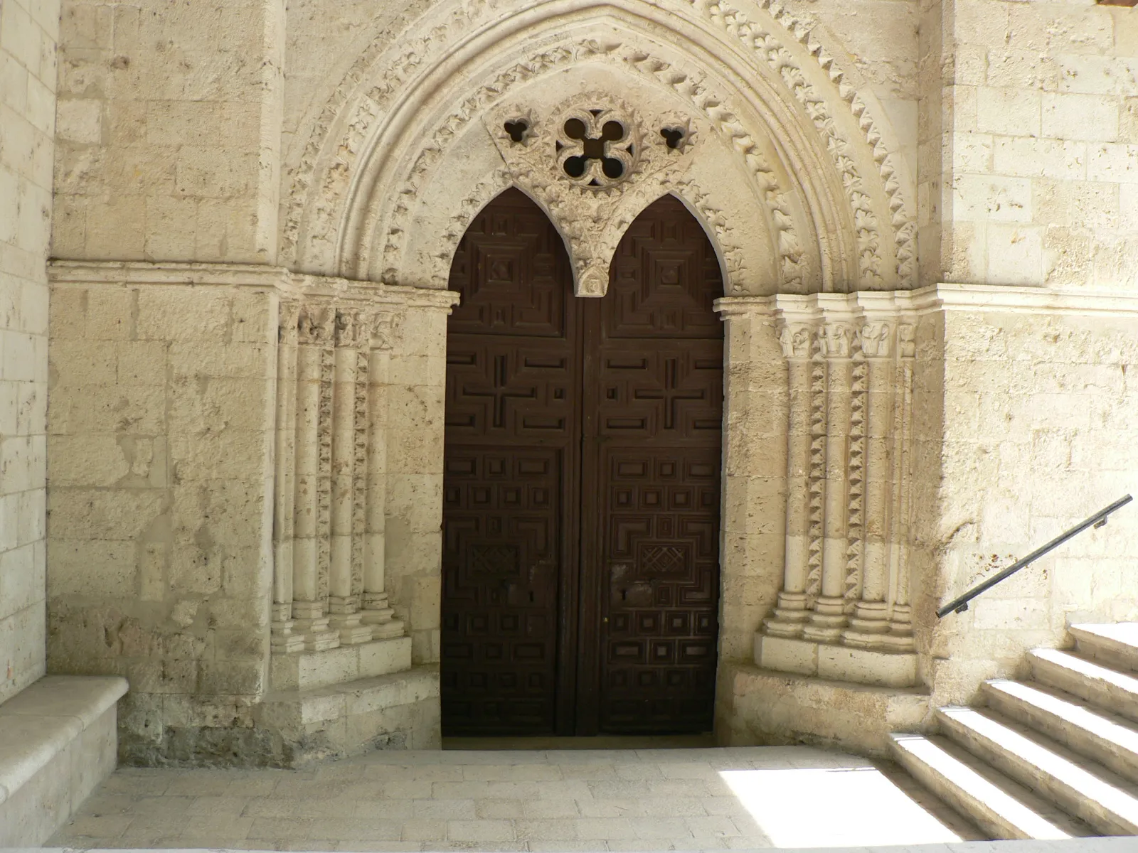 Photo showing: Brihuega-Iglesia de Santa María de la Peña, construida a principios del S. XIII, es uno de los cinco templos cristianos con los que contó Brihuega.