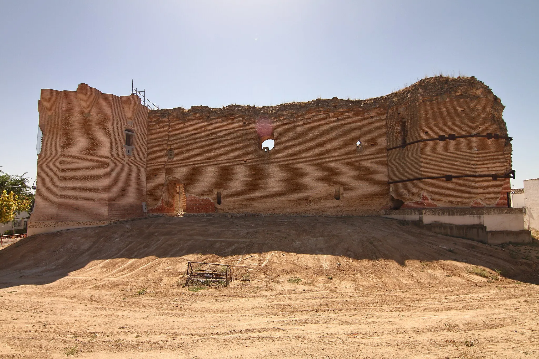 Photo showing: Casarrubios del Monte, Castillo siglo XIV, fachada posterior