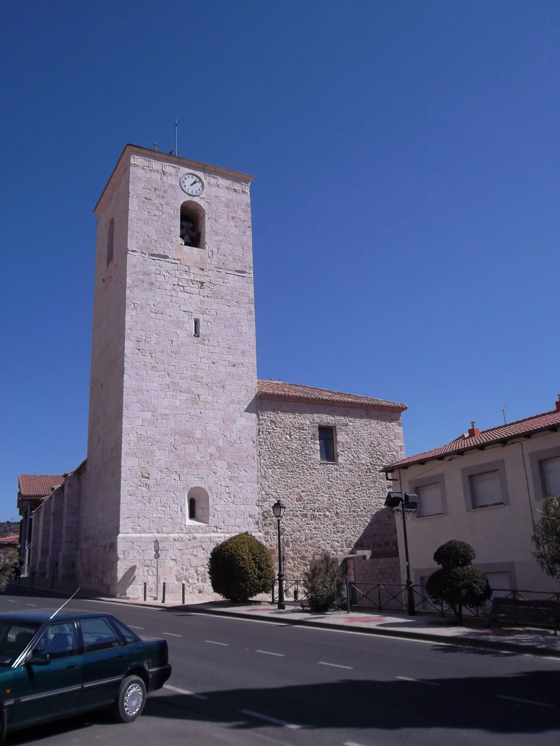 Photo showing: Chiloeches-Iglesia de Santa Eulalia de Mérida, de estilo renacentista construida en el siglo XVI. Torre y reloj.