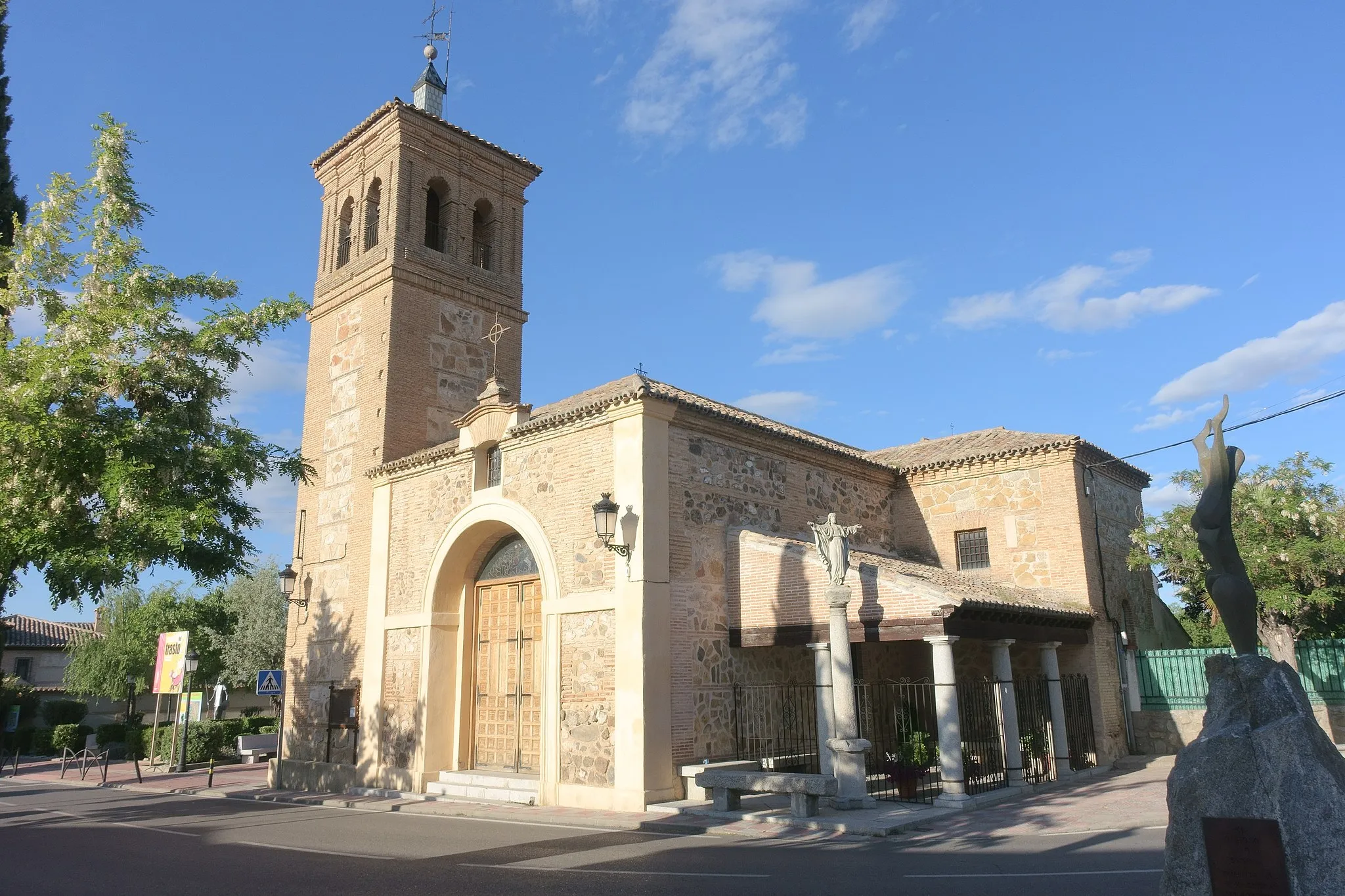 Photo showing: Iglesia de San Felipe y Santiago Apóstoles en Cobisa (Toledo, España).