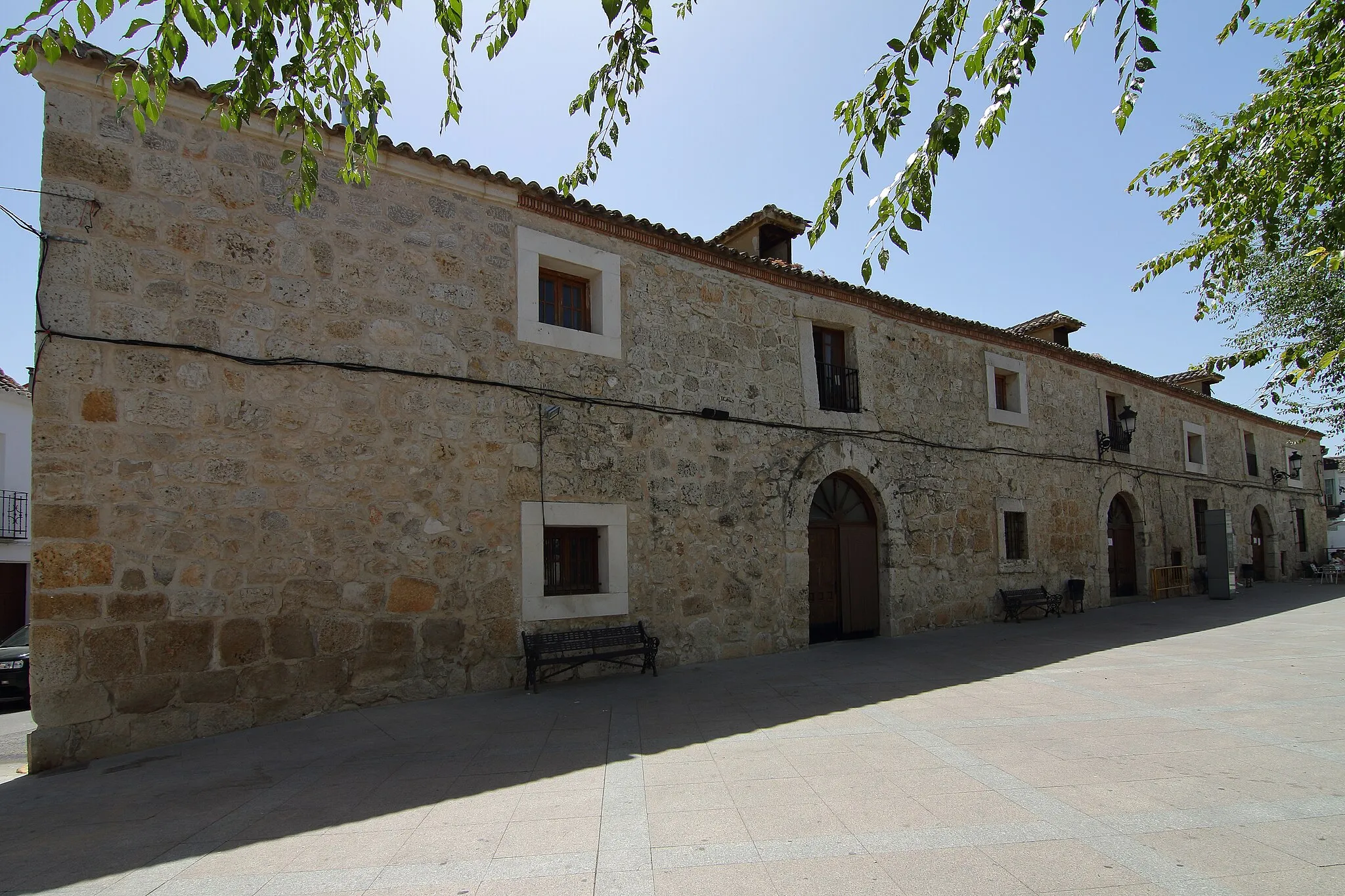 Photo showing: Pósito siglo XVI en la plaza ayuntamiento de Dosbarrios