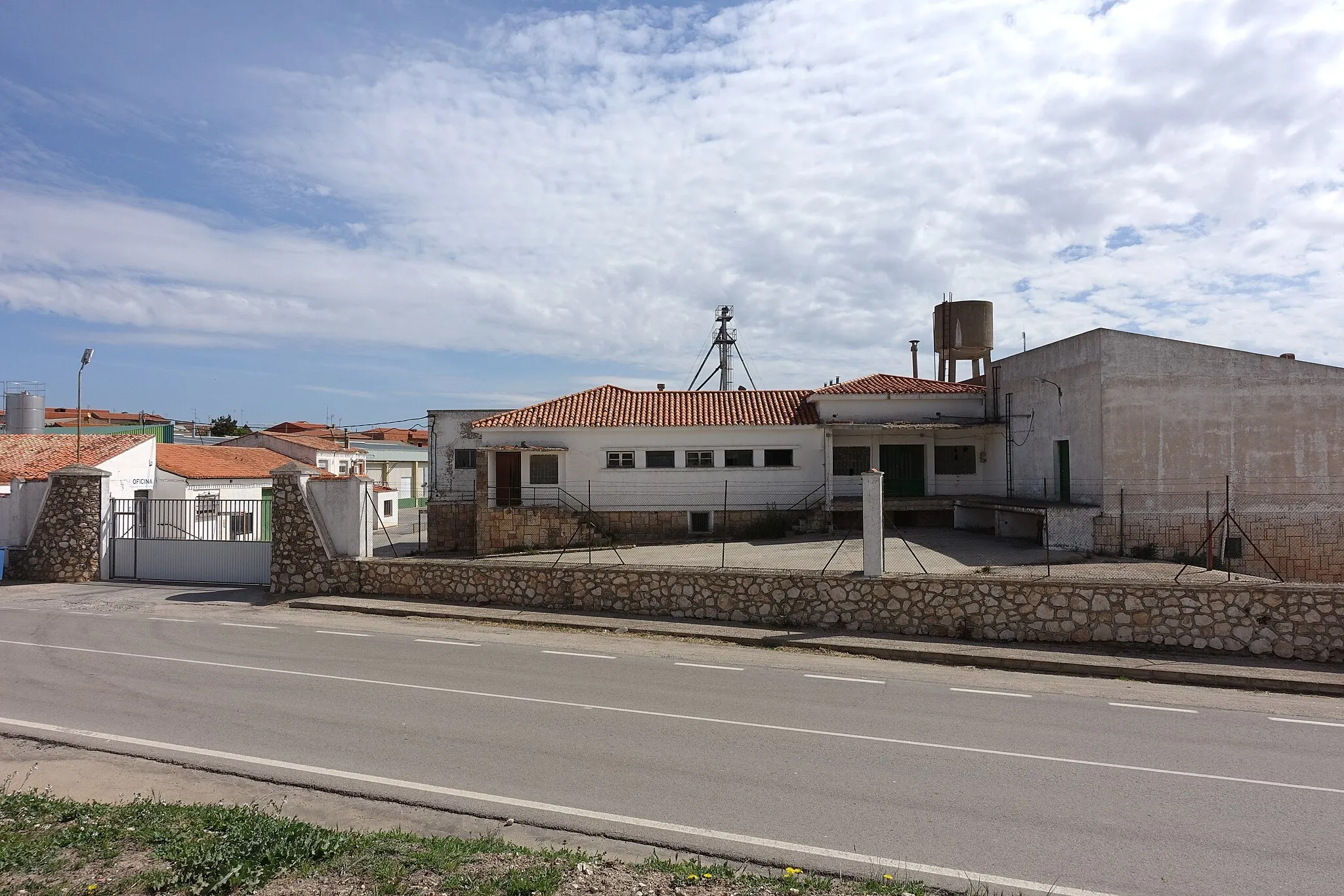 Photo showing: Cooperativa en La Alberca de Záncara (Cuenca, España).