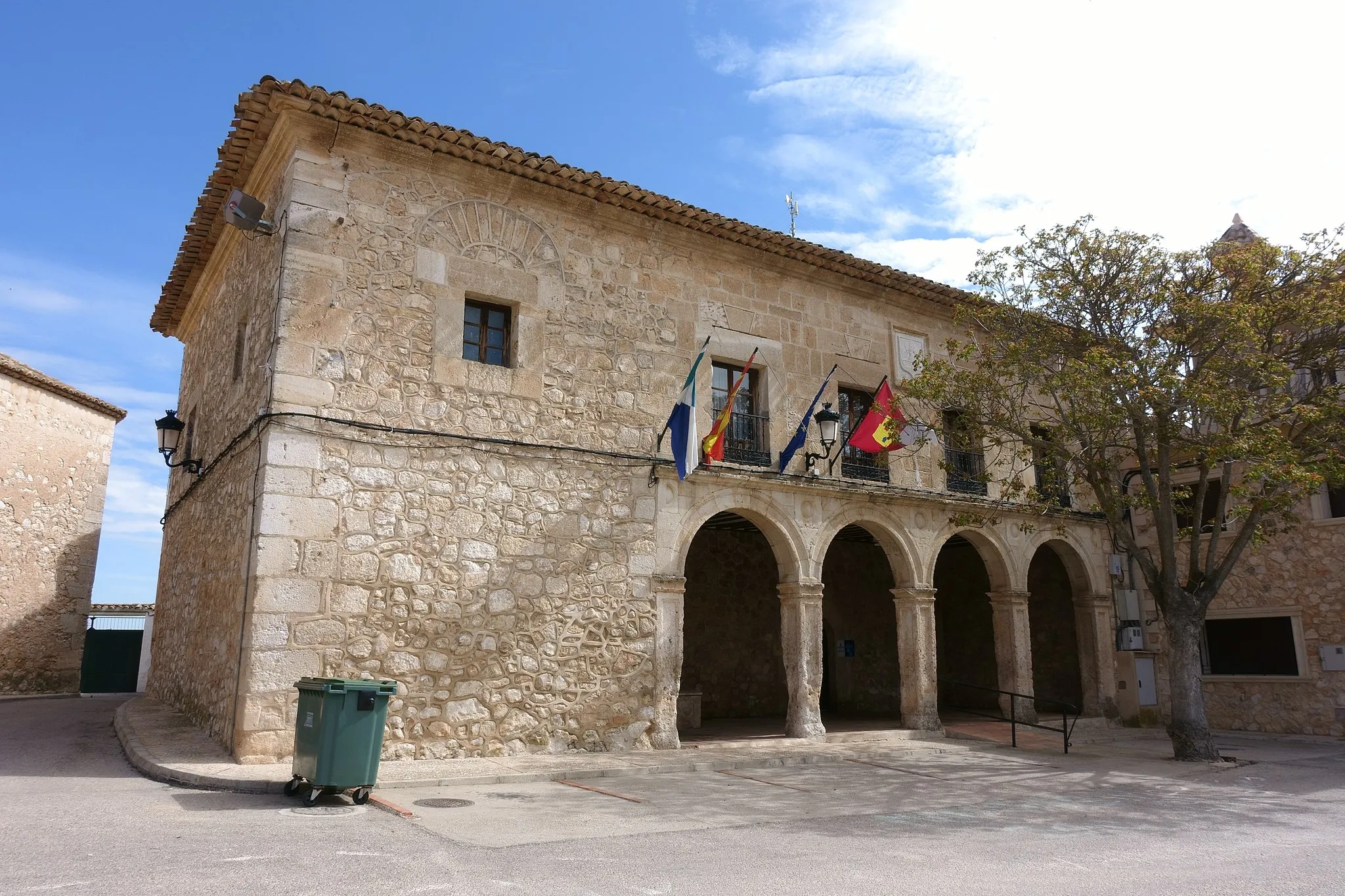 Photo showing: Casa consistorial de La Alberca de Záncara (Cuenca, España).