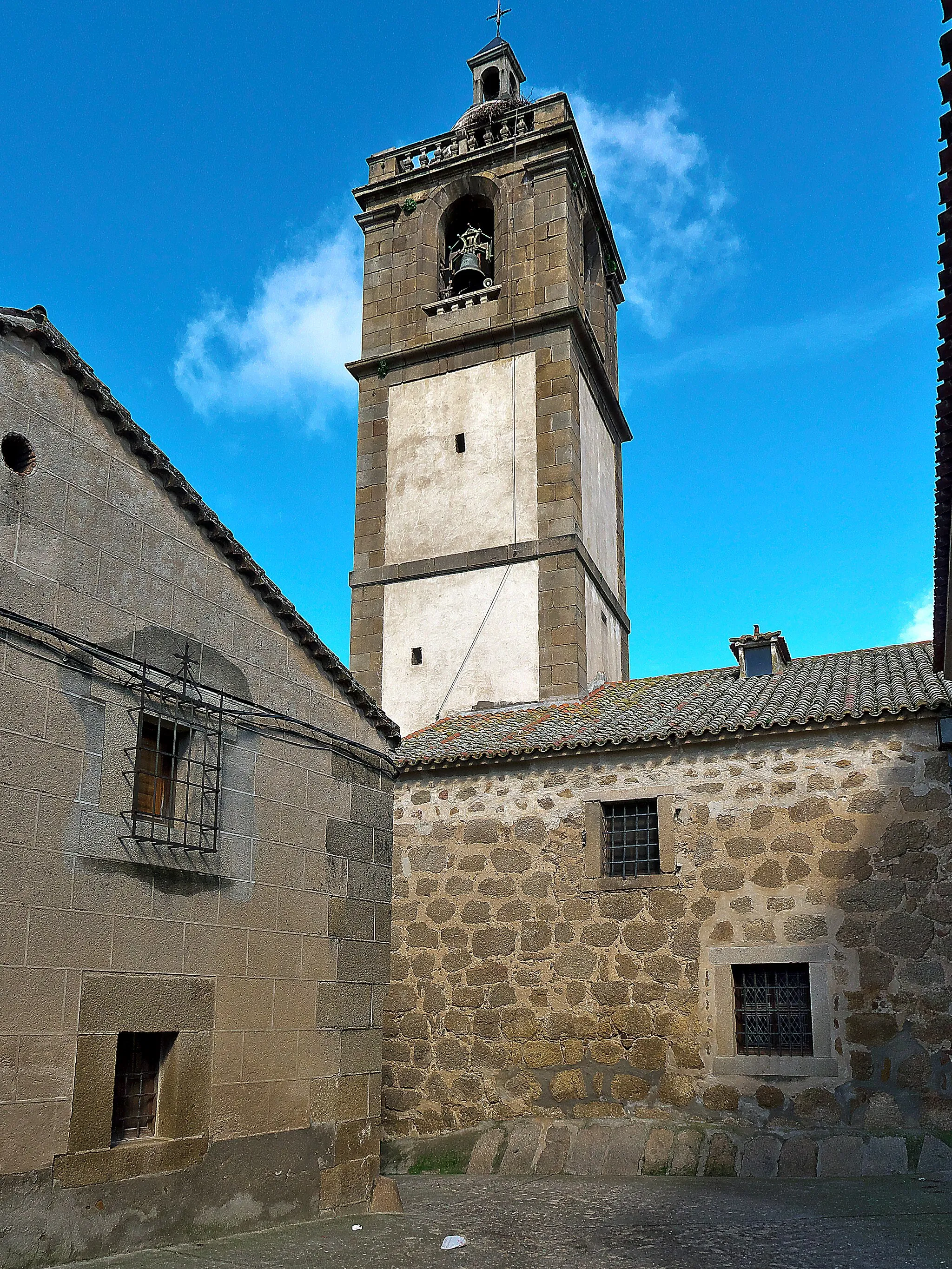 Photo showing: Torre-campanario de la iglesia