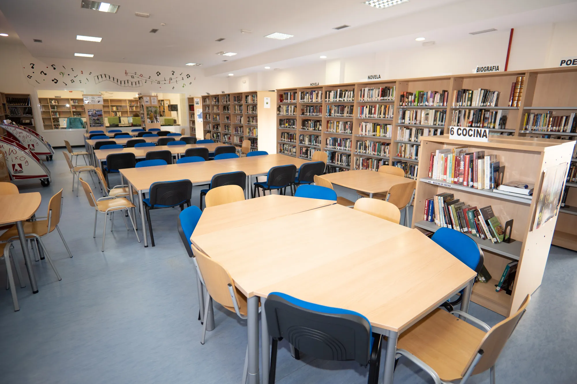 Photo showing: Olías del Rey (Toledo), 13 de enero de 2022. La consejera de Educación, Cultura y Deportes, Rosa Ana Rodríguez, visita la biblioteca municipal de Olías del Rey.