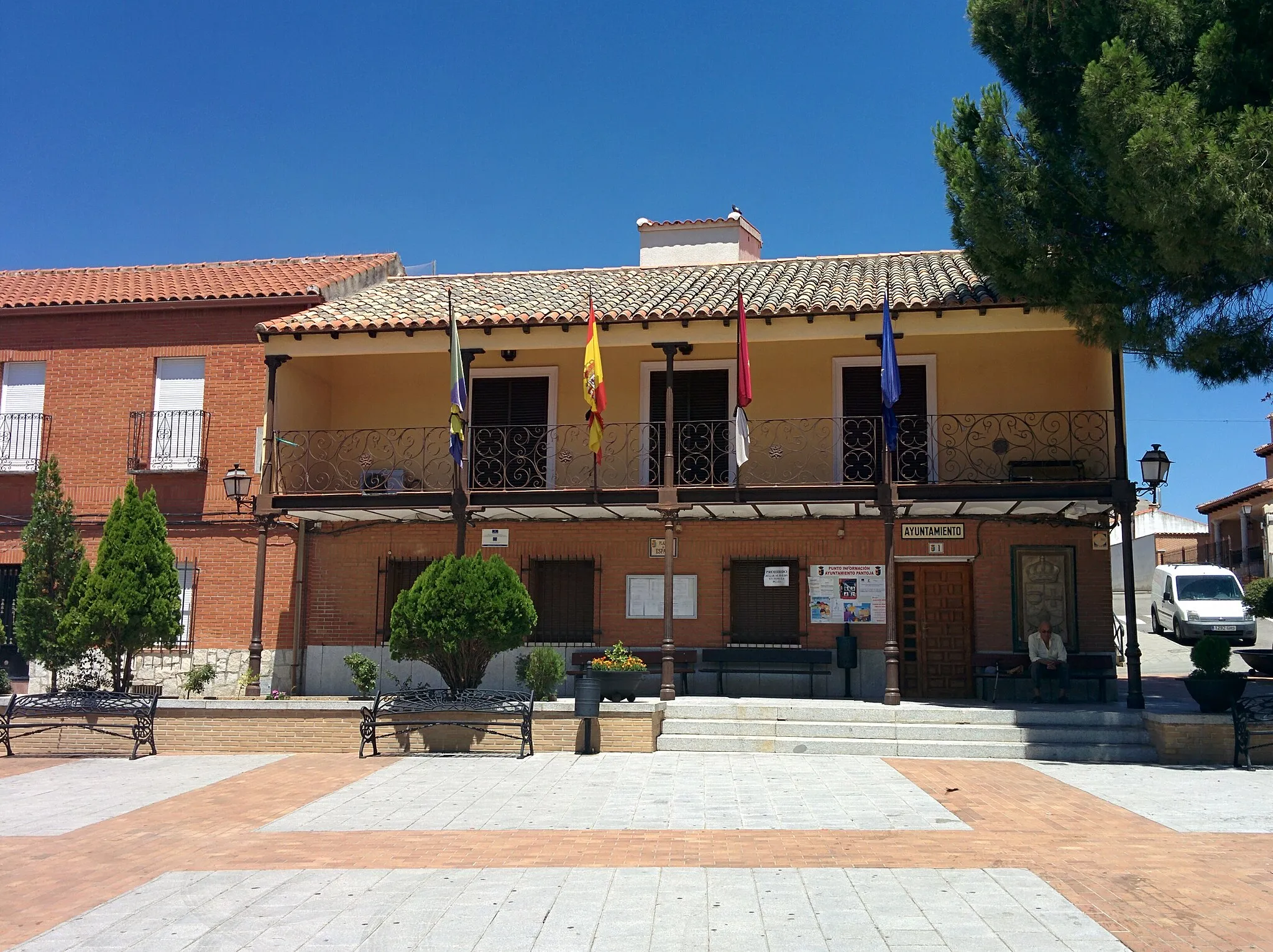 Photo showing: Casa consistorial de Pantoja (Toledo, España).