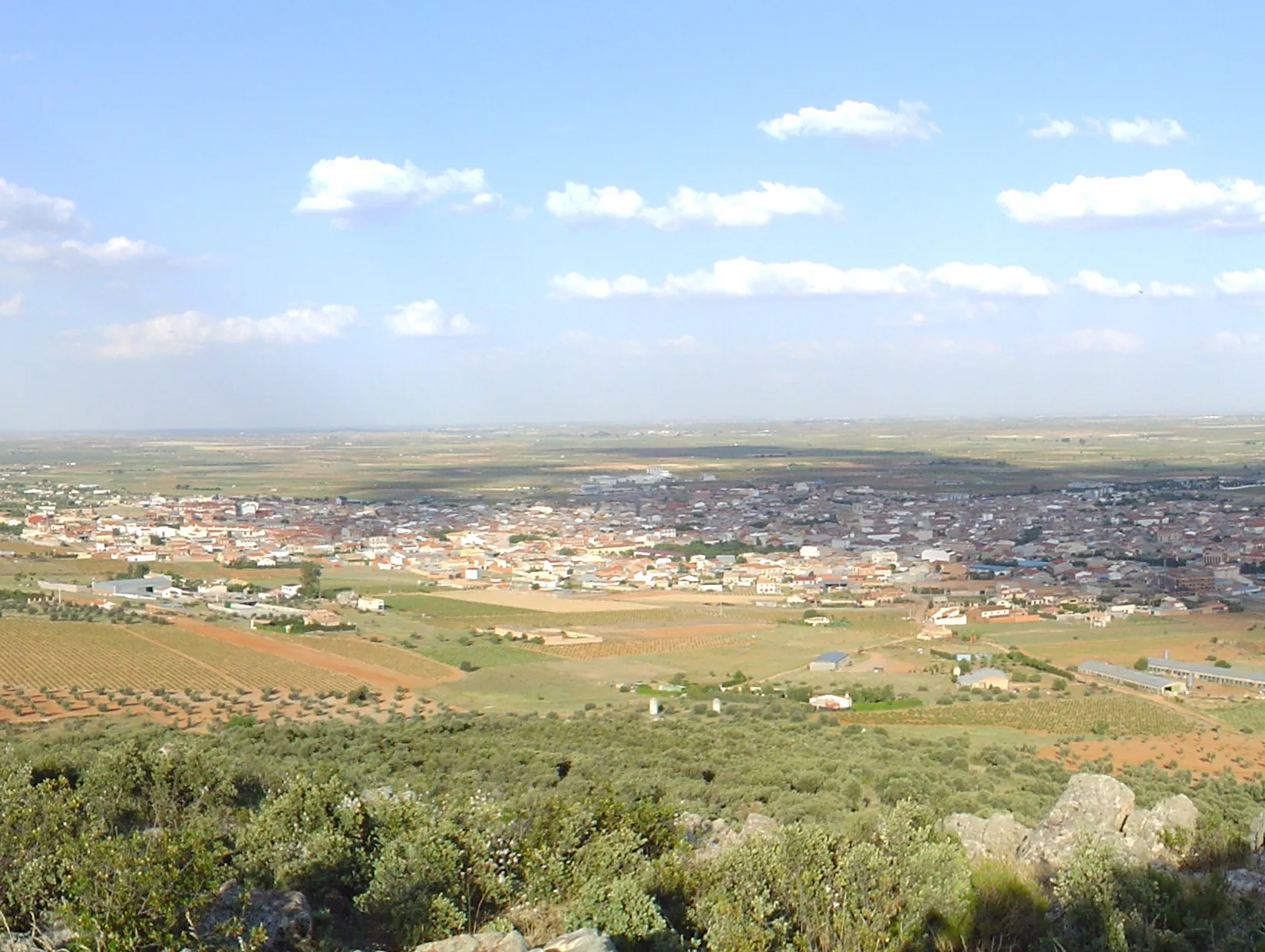 Photo showing: Villarrubia de los Ojos, Ciudad Real, Spain, from the Mirador de La Mancha.