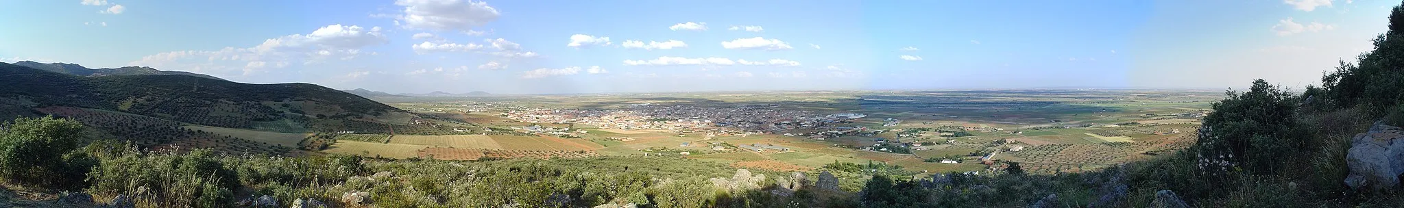 Photo showing: Villarrubia de los Ojos, Ciudad Real, Spain, from the Mirador de La Mancha.