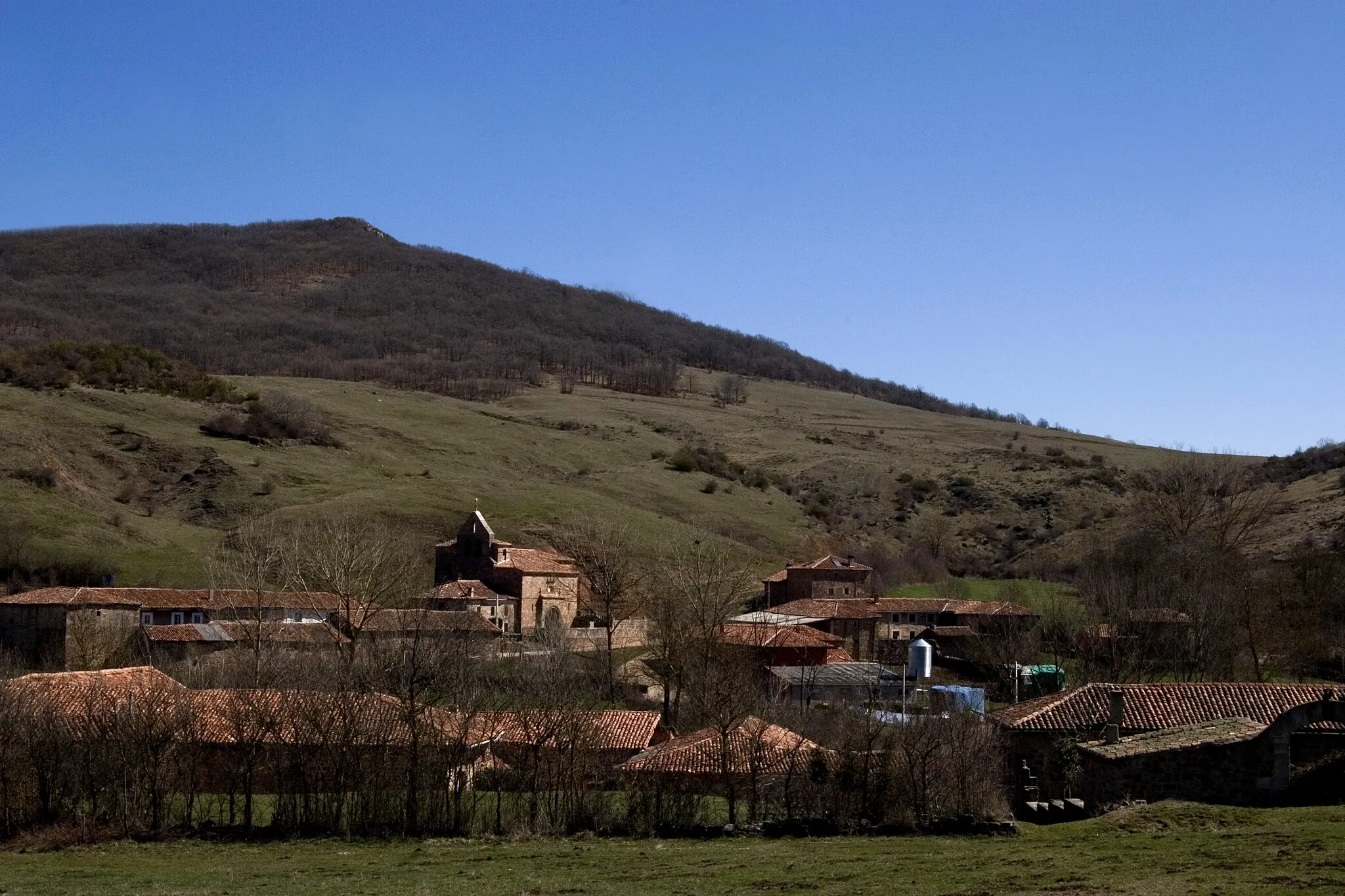 Photo showing: Vista general de la localidad palentina de Bustillo de Santullán.