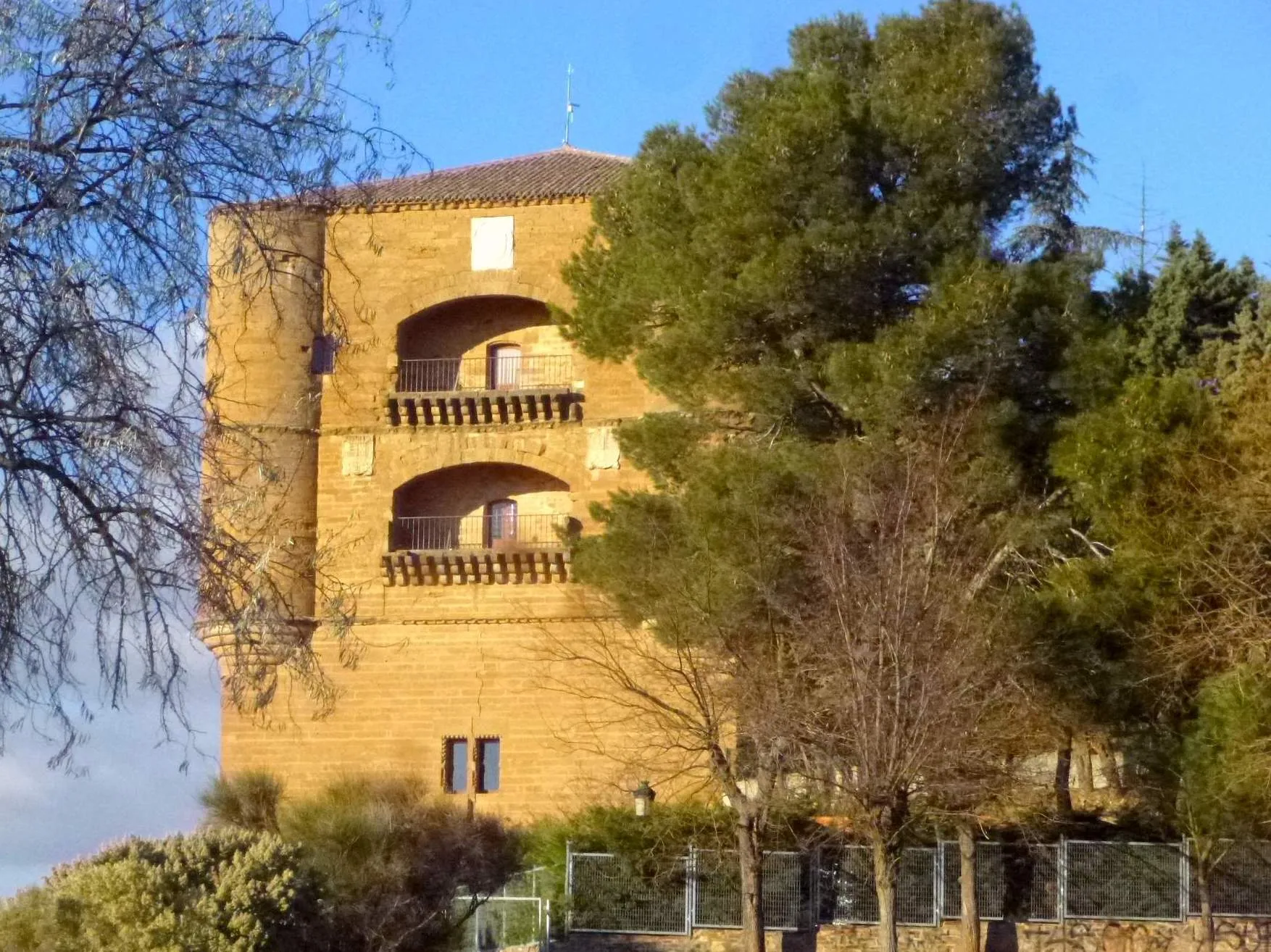 Photo showing: Benavente - Castillo de la Mota y Torre del Caracol (Parador Nacional de Benavente)