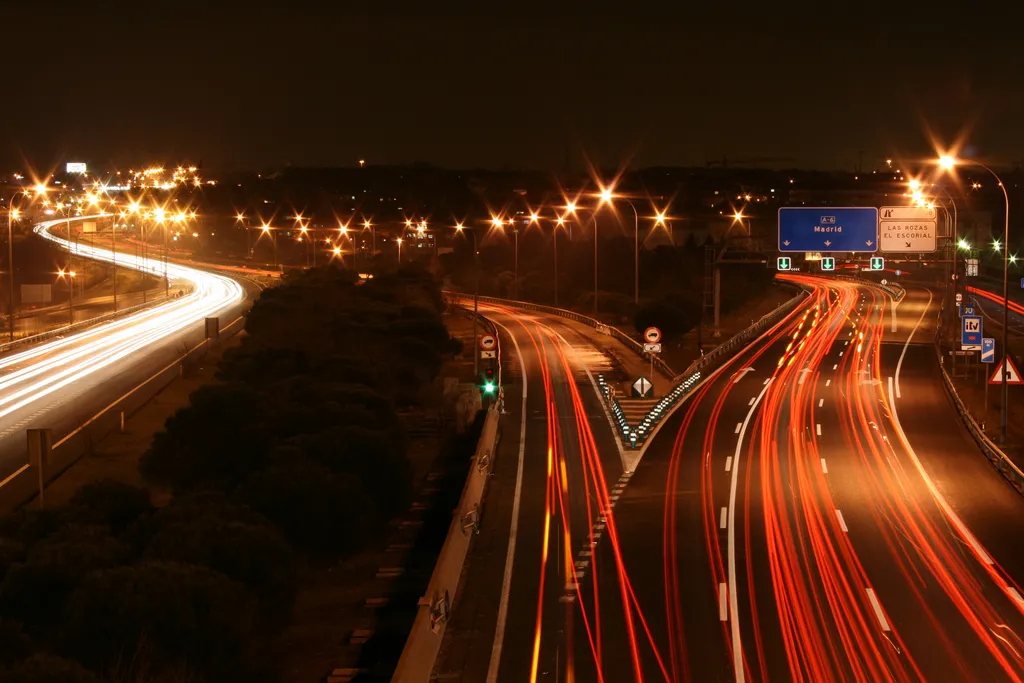 Photo showing: Night view of the A-6 Freeway near Las Rozas (Community of Madrid, Spain).