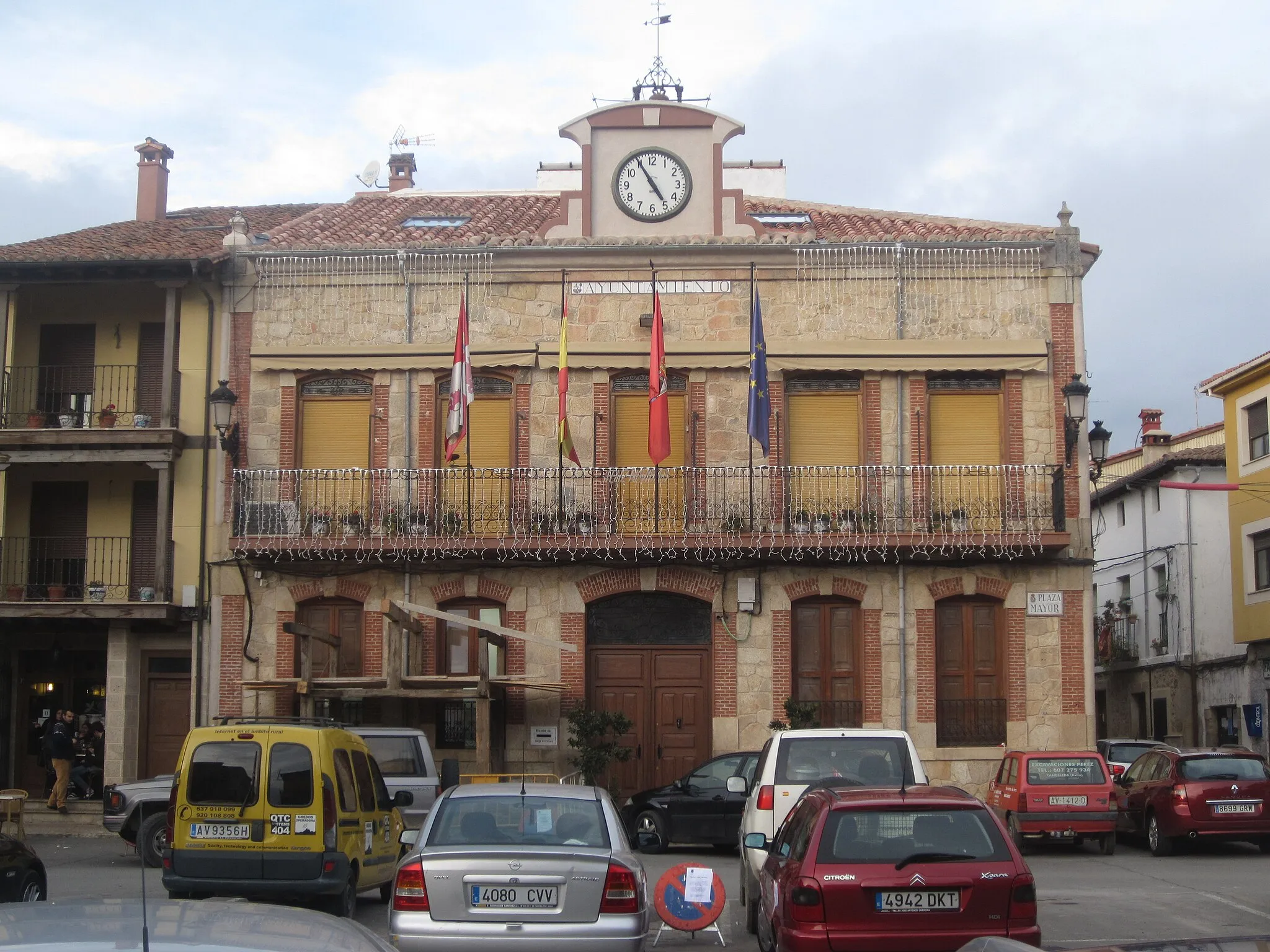 Photo showing: Candeleda's Council.