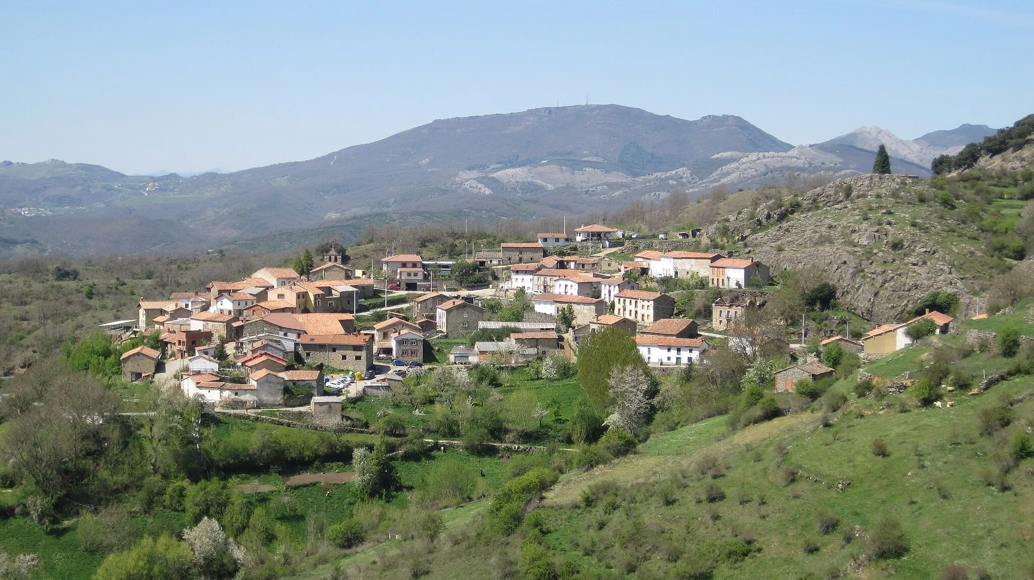 Photo showing: Vista panorámica de Fuentes de Peñacorada (Cistierna, León, España).