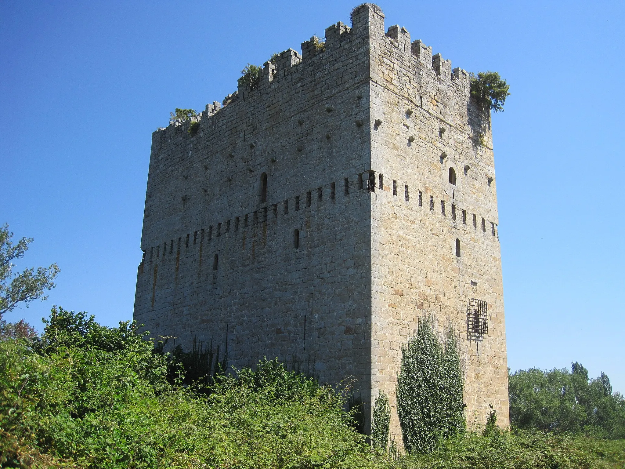 Photo showing: Vista lateral de la Torre de los Velasco.