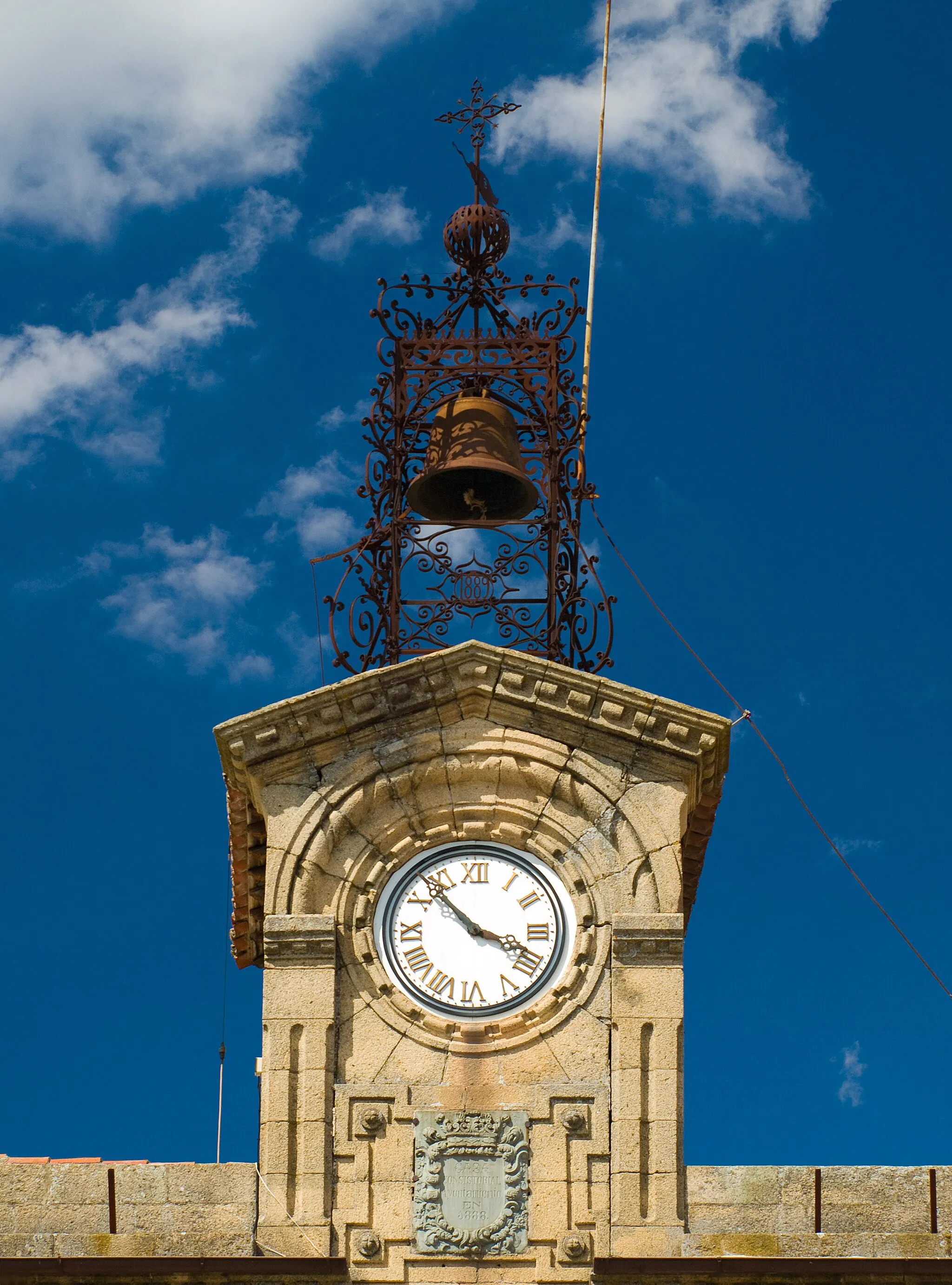 Photo showing: The clock tower of the Fermoselle City Hall. This spanish town is situated in the Arribes del Duero natural park.