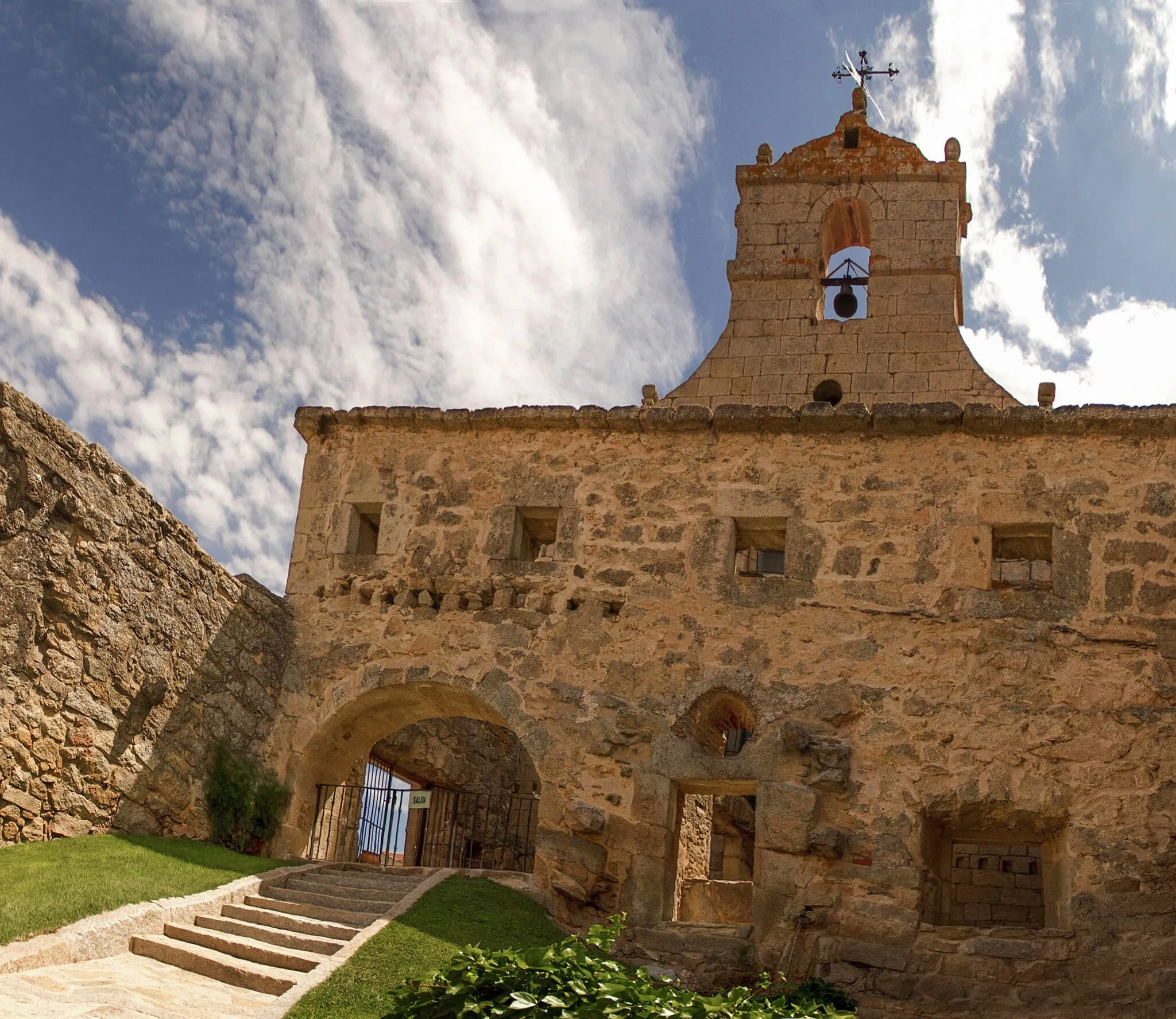 Photo showing: Antiguo convento de San Francisco y actual casa del parque natural de Arribes del Duero en Fermoselle, España.