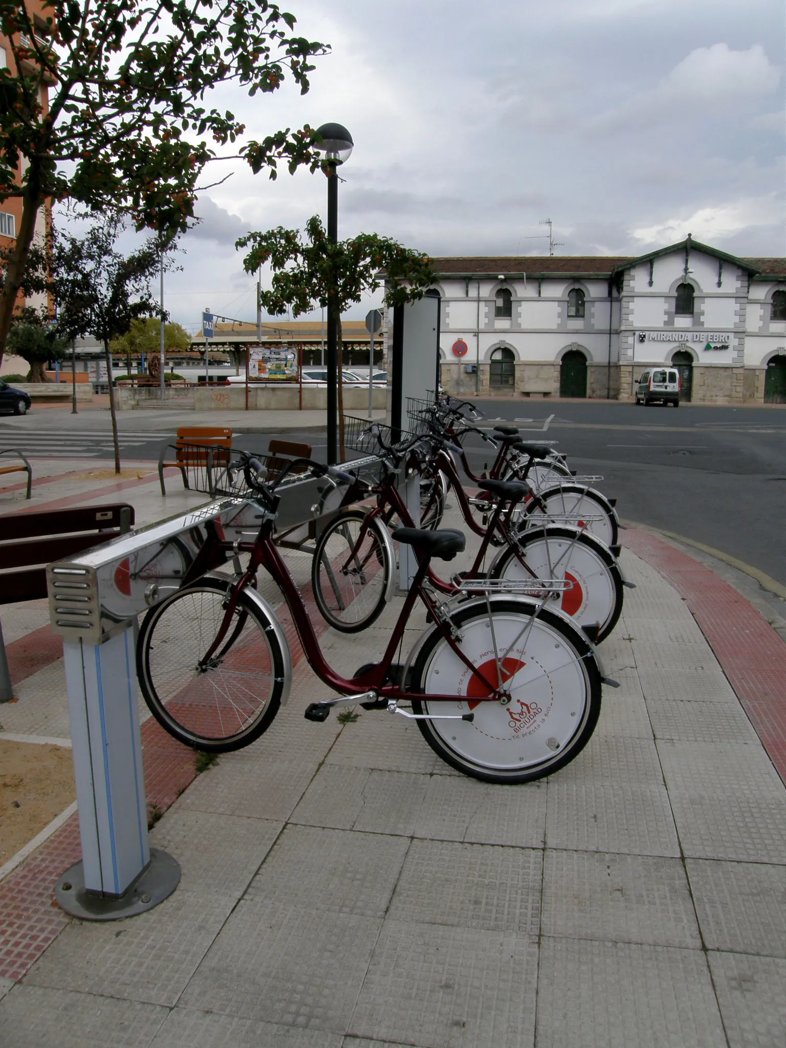 Photo showing: Servicio municipal de préstamo de bicicletas de Miranda de Ebro (España).