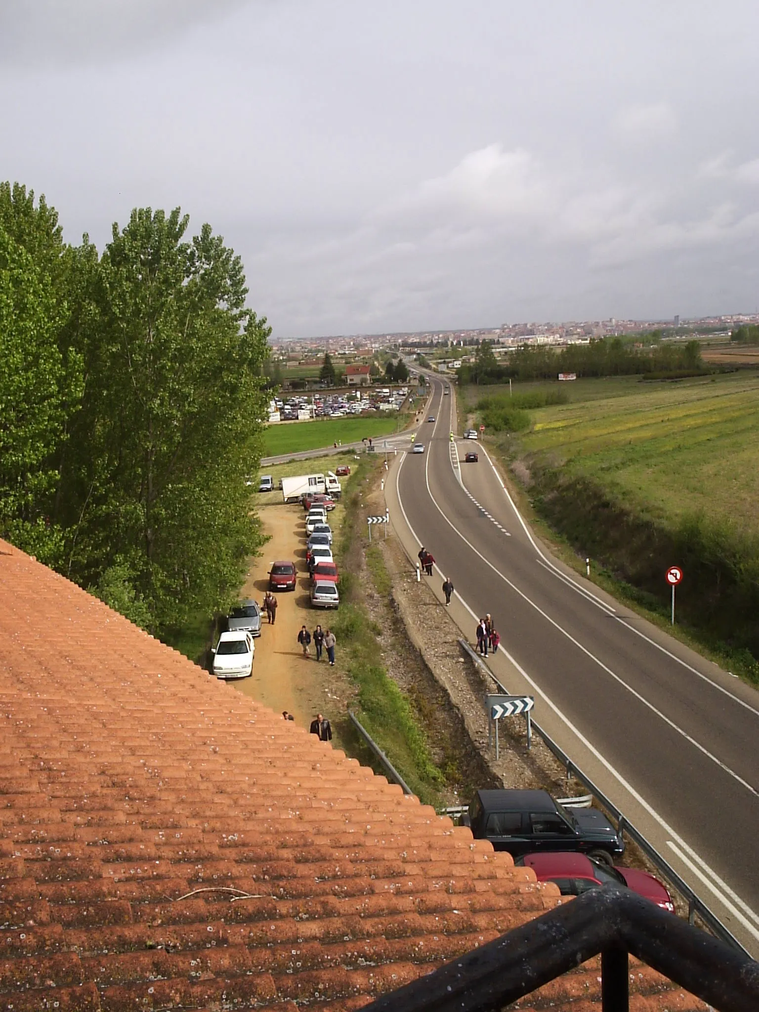 Photo showing: Carretera N630 Ruta de la Plata desde la Ermita del Cristo de Morales, entre Morales y Zamora. Al fondo, la ciudad de Zamora. Foto tomada el día 9 de mayo.