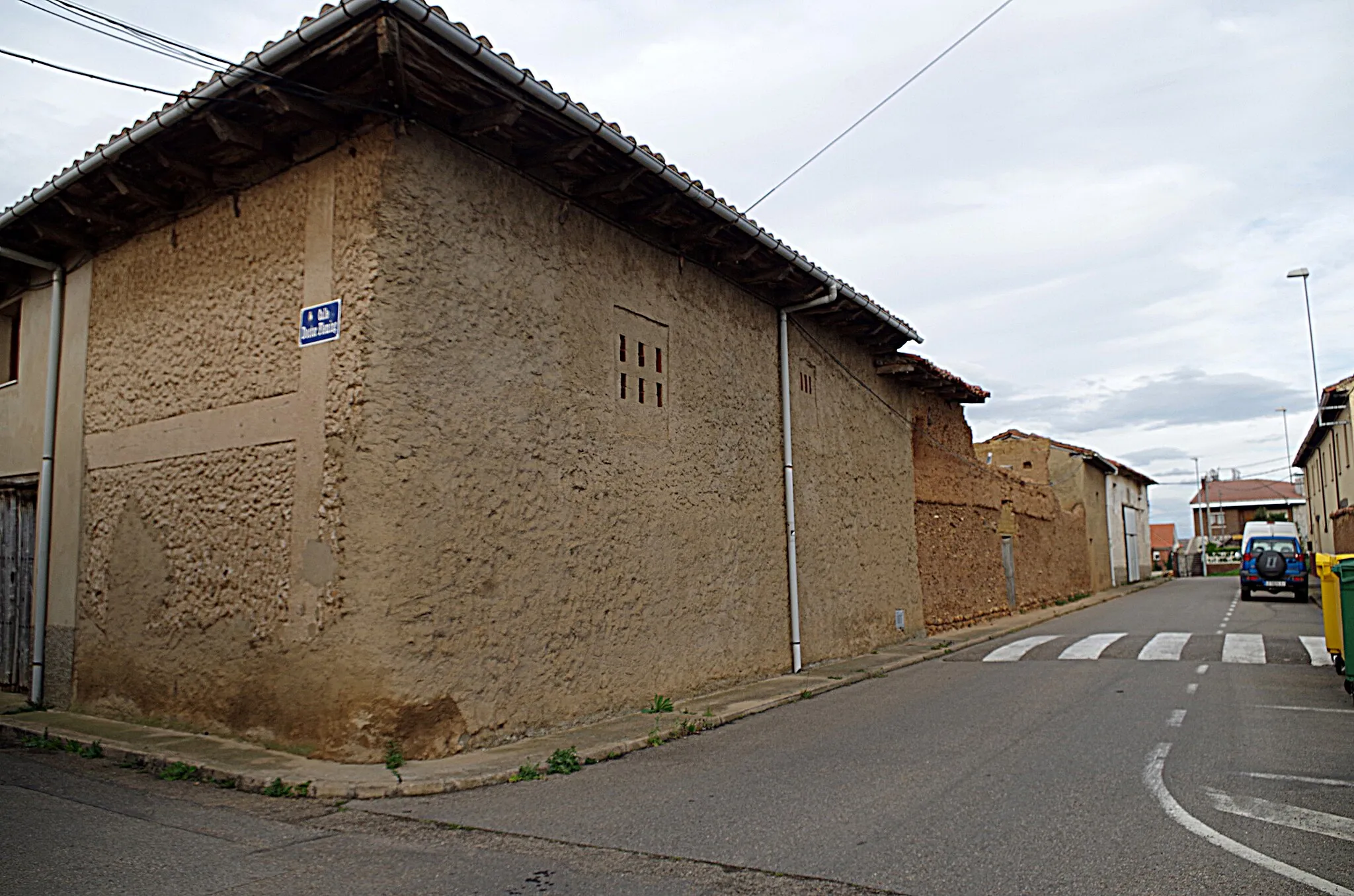 Photo showing: Street in Onzonilla (León, Spain).