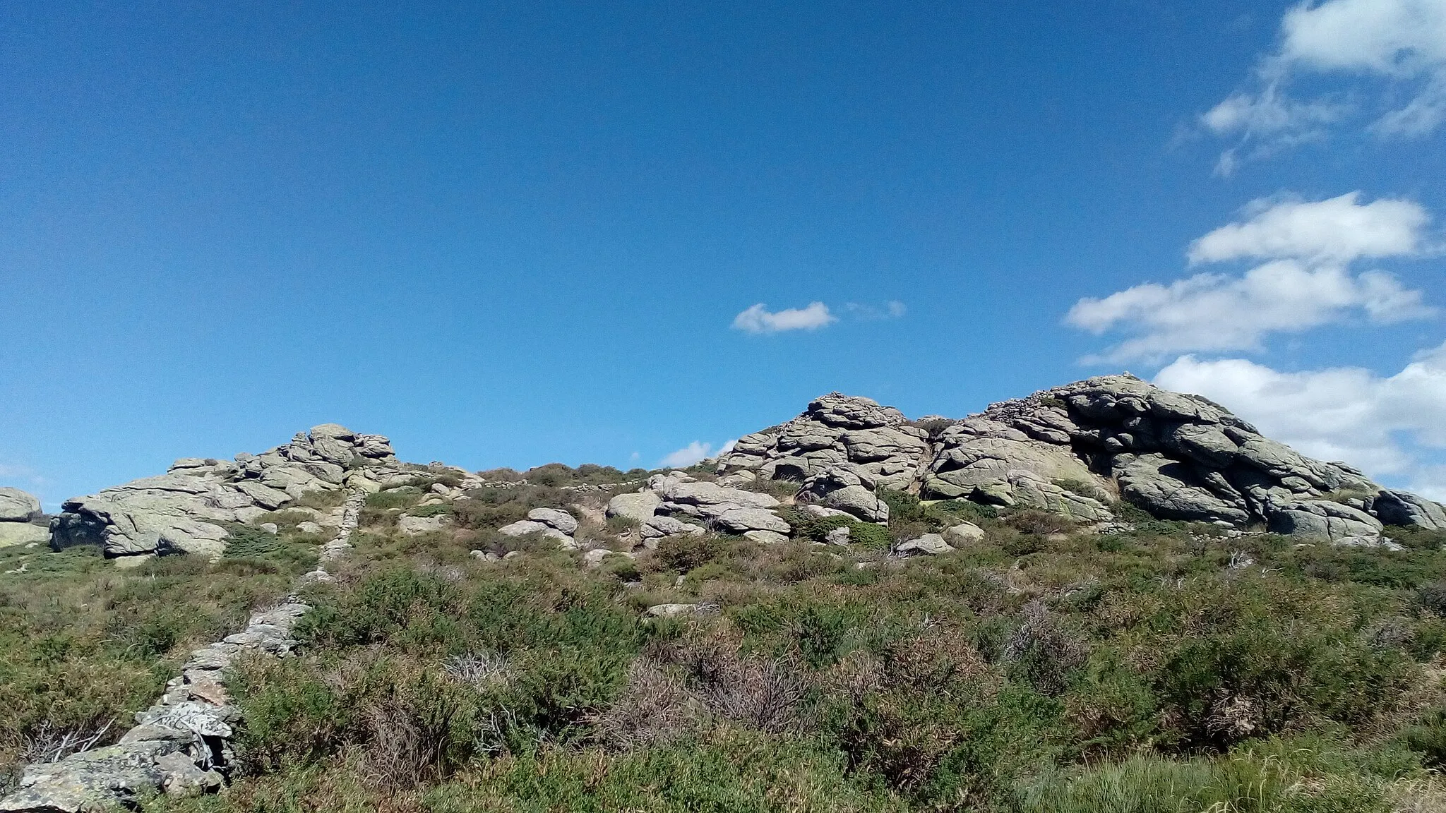 Photo showing: Cima de la Sierra de Guadarrama entre Sonsoto y Trescasas (Segovia)