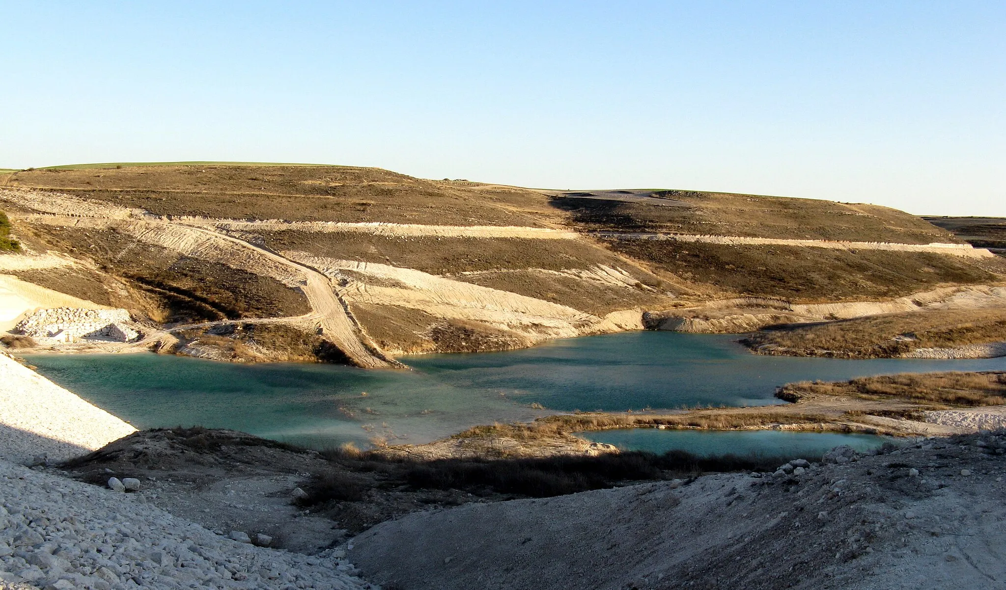 Photo showing: Dam of Valdemudarra, in the Duratón river near Peñafiel, Valladolid, Spain.