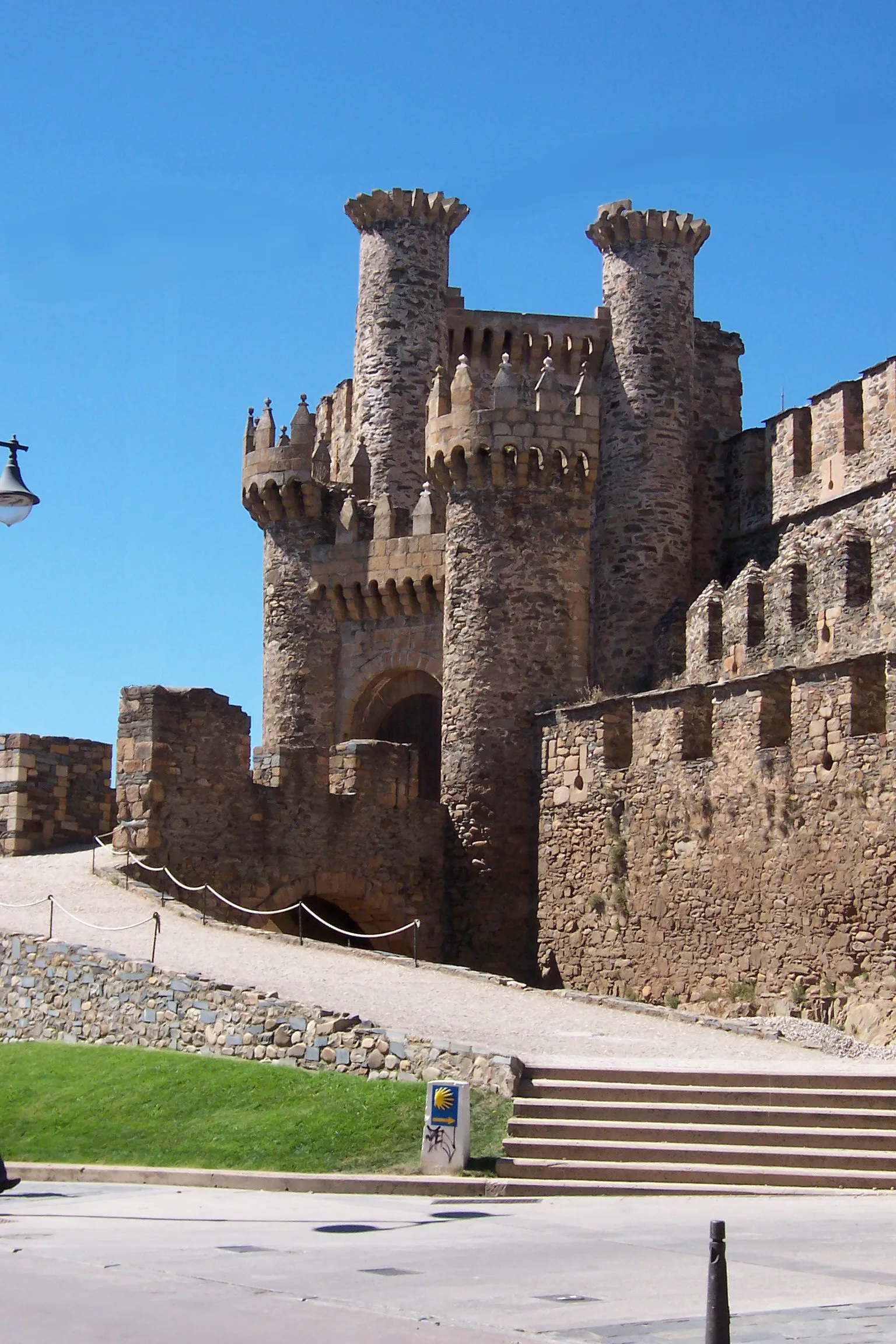 Photo showing: Entrada del Castillo Templario de Ponferrada