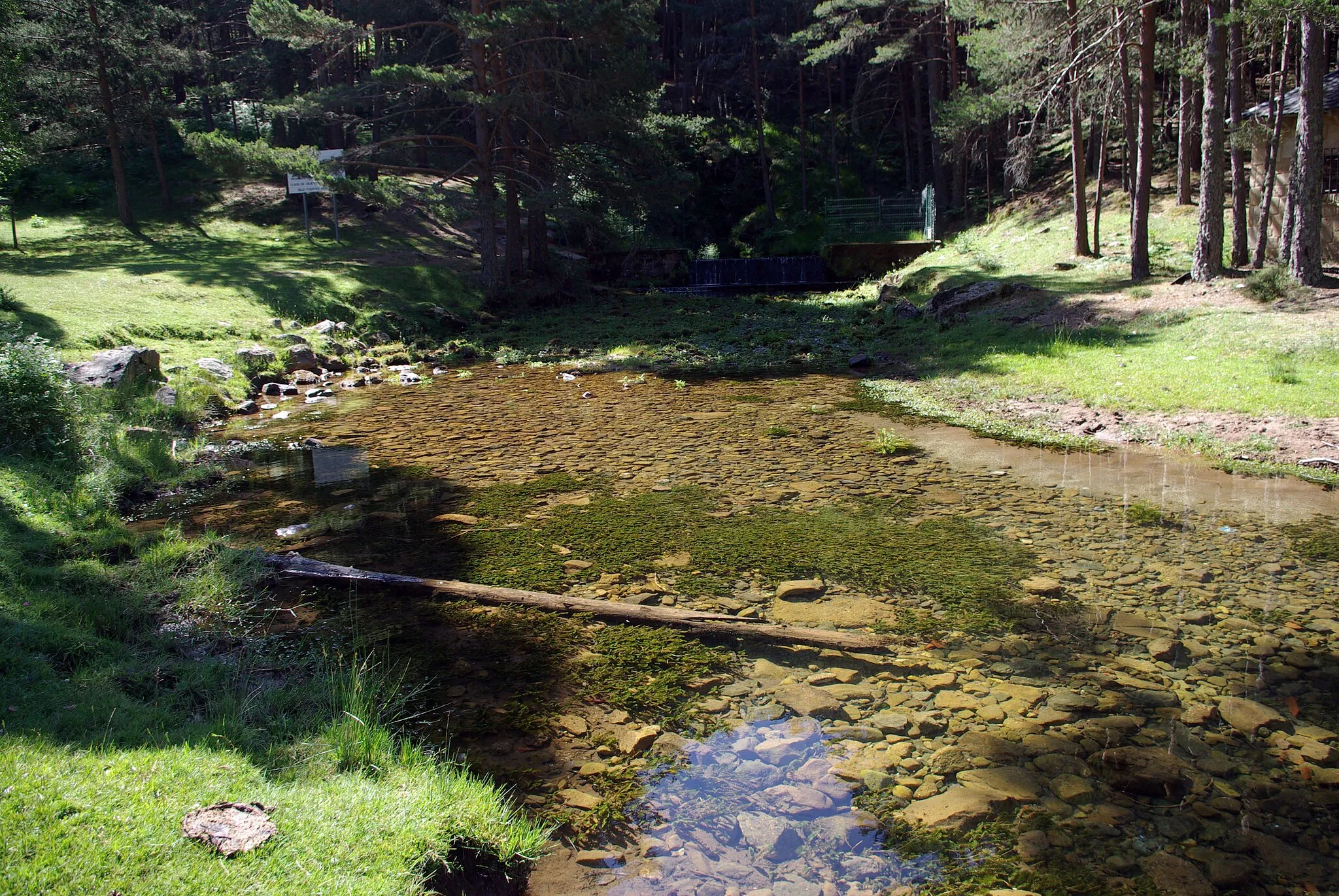 Photo showing: Fuente Sanza: River Arlanza source. Northern Quintanar de la Sierra, Burgos (Spain)