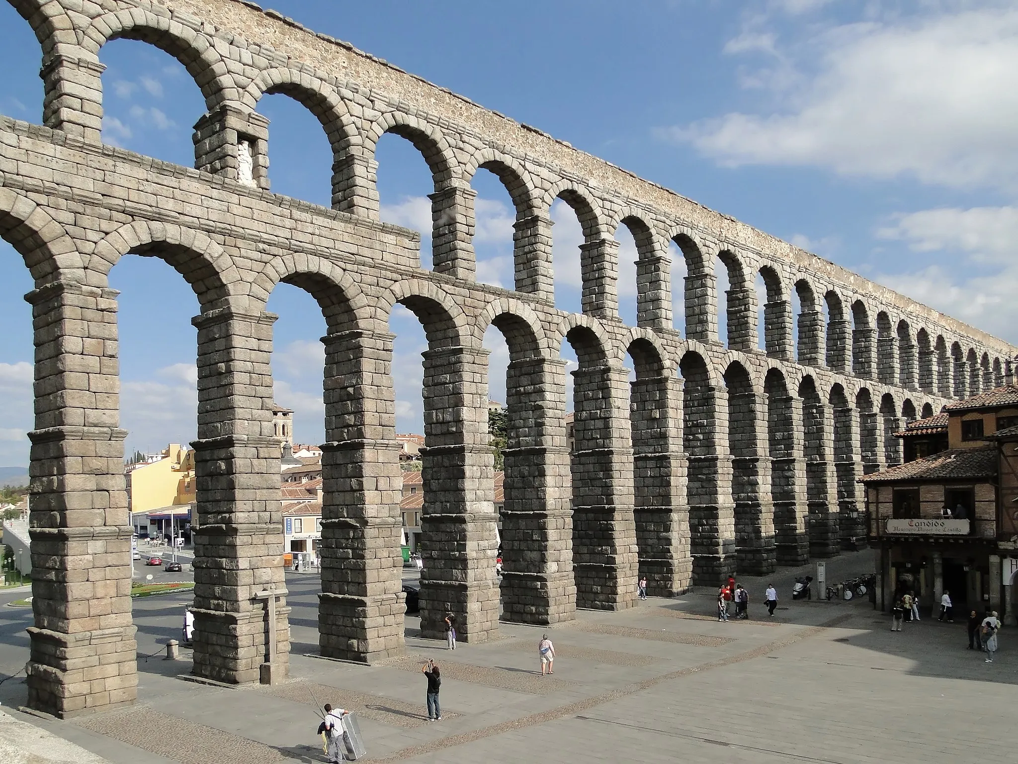 Photo showing: Aqueduct of Segovia, located in the city of Segovia, Spain.