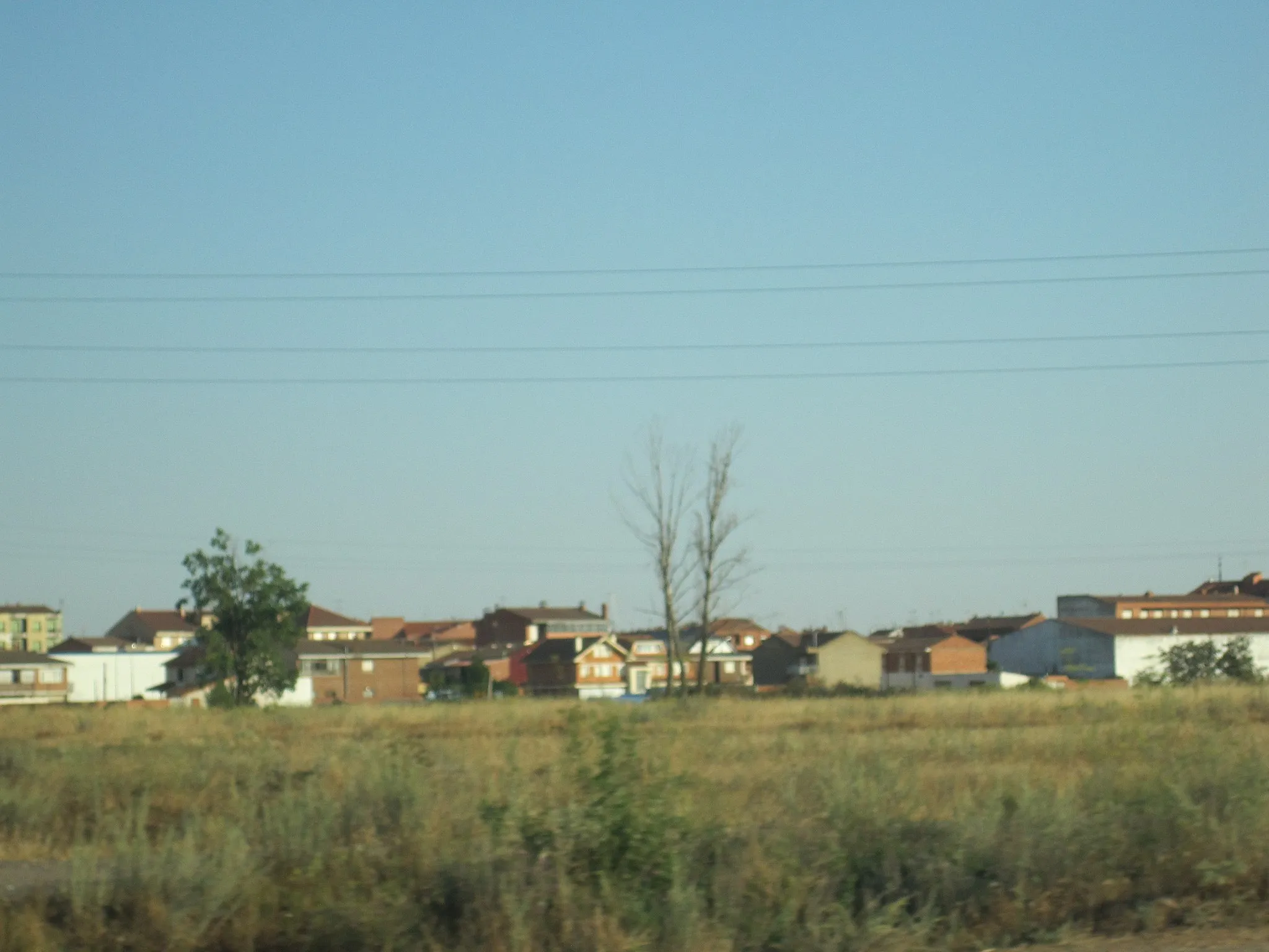 Photo showing: Vista de la localidad de Santa María del Páramo.