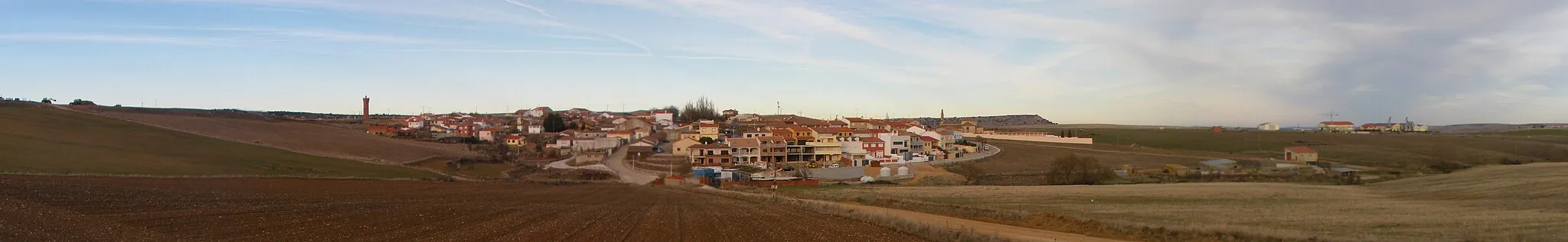 Photo showing: Panoramic photography make with software Hugin many photographies, this photography show the town "Terradillos" of Salamanca in Spain. The place where I take the photo is on the hill out the town.