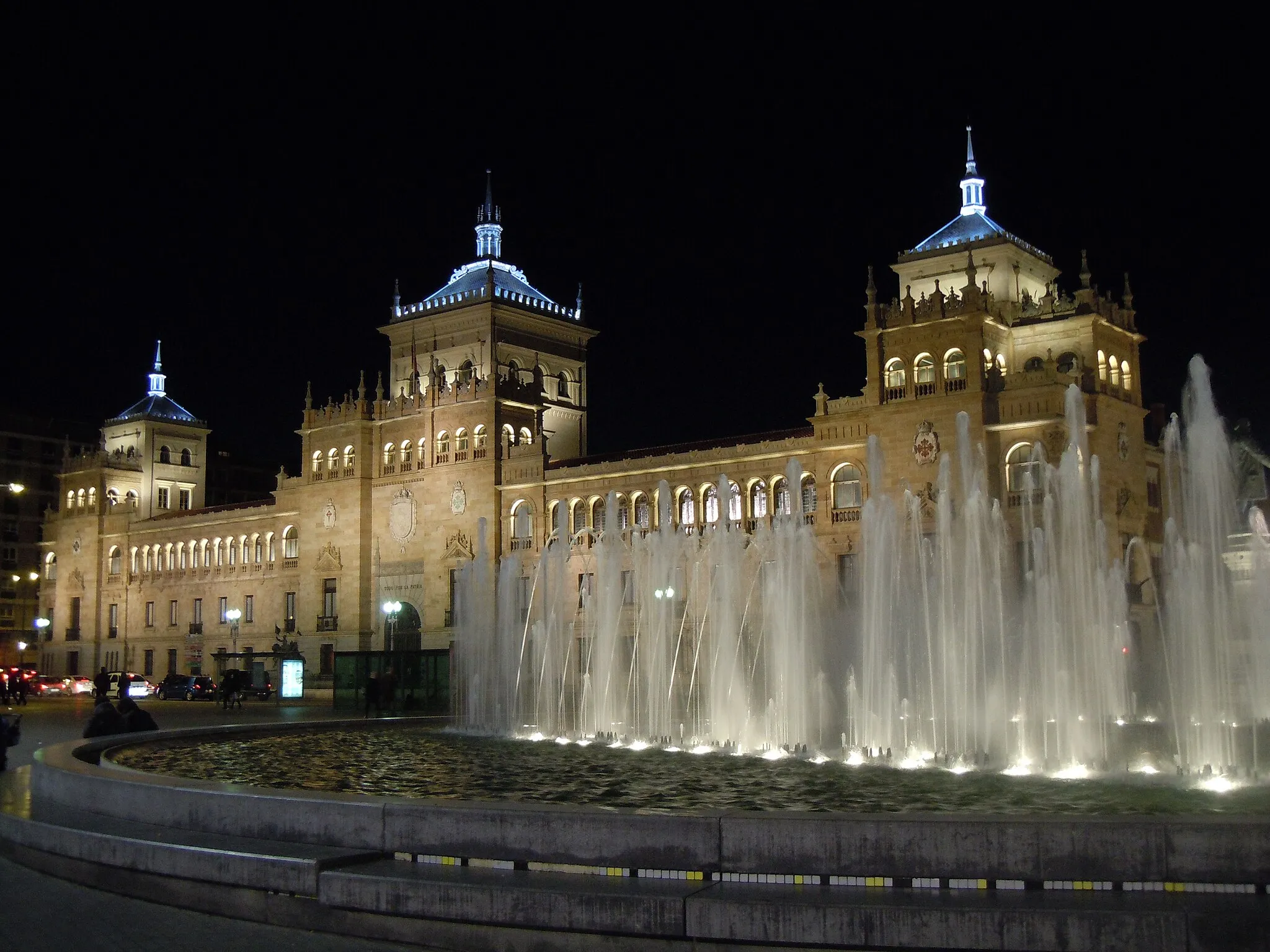 Photo showing: Academia del Arma de Caballería y Plaza de Zorrilla, Valladolid (Spain).