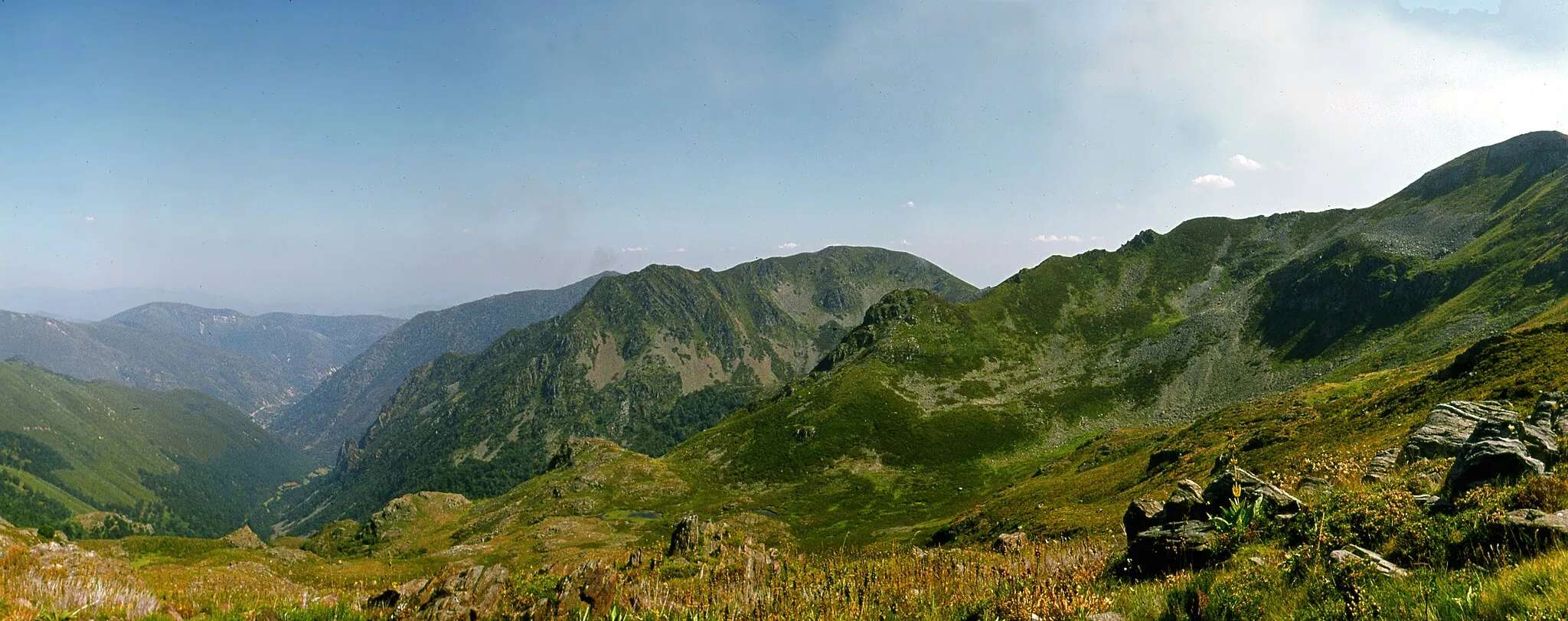 Photo showing: Upper Burbia Valley from El Mustellar; Los Ancares Range. Vega de Espinareda, León, Castilla y León / Galicia, Spain