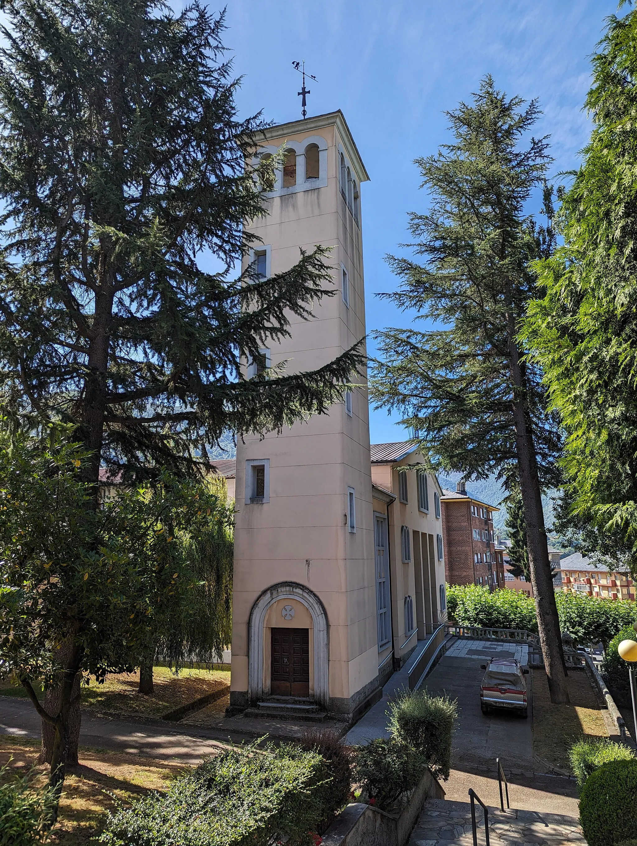 Photo showing: Iglesia de Santa Bárbara, Villablino (León, España).