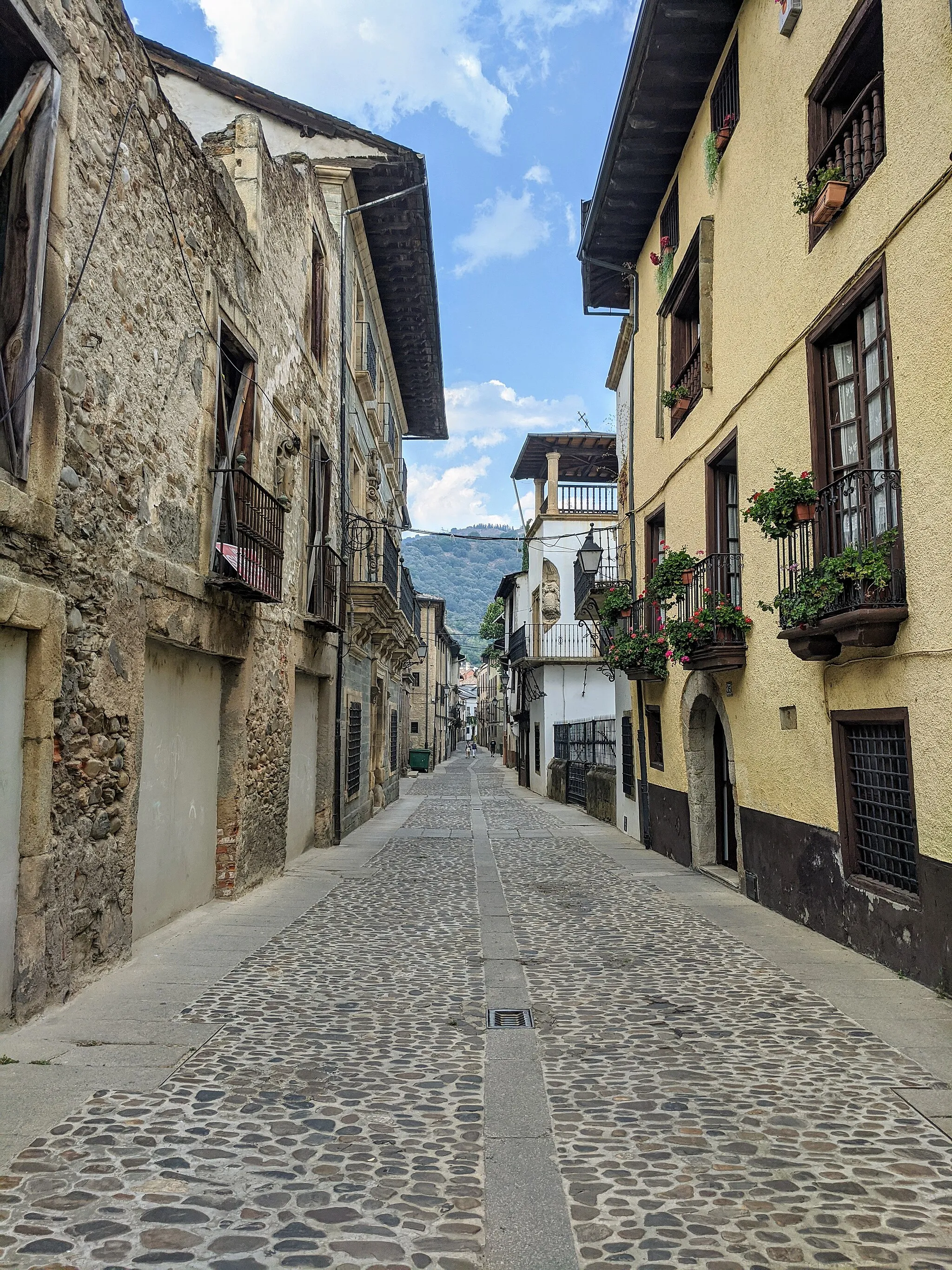 Photo showing: Vista parcial de la llamada calle del Agua, en Villafranca del Bierzo (León, España).