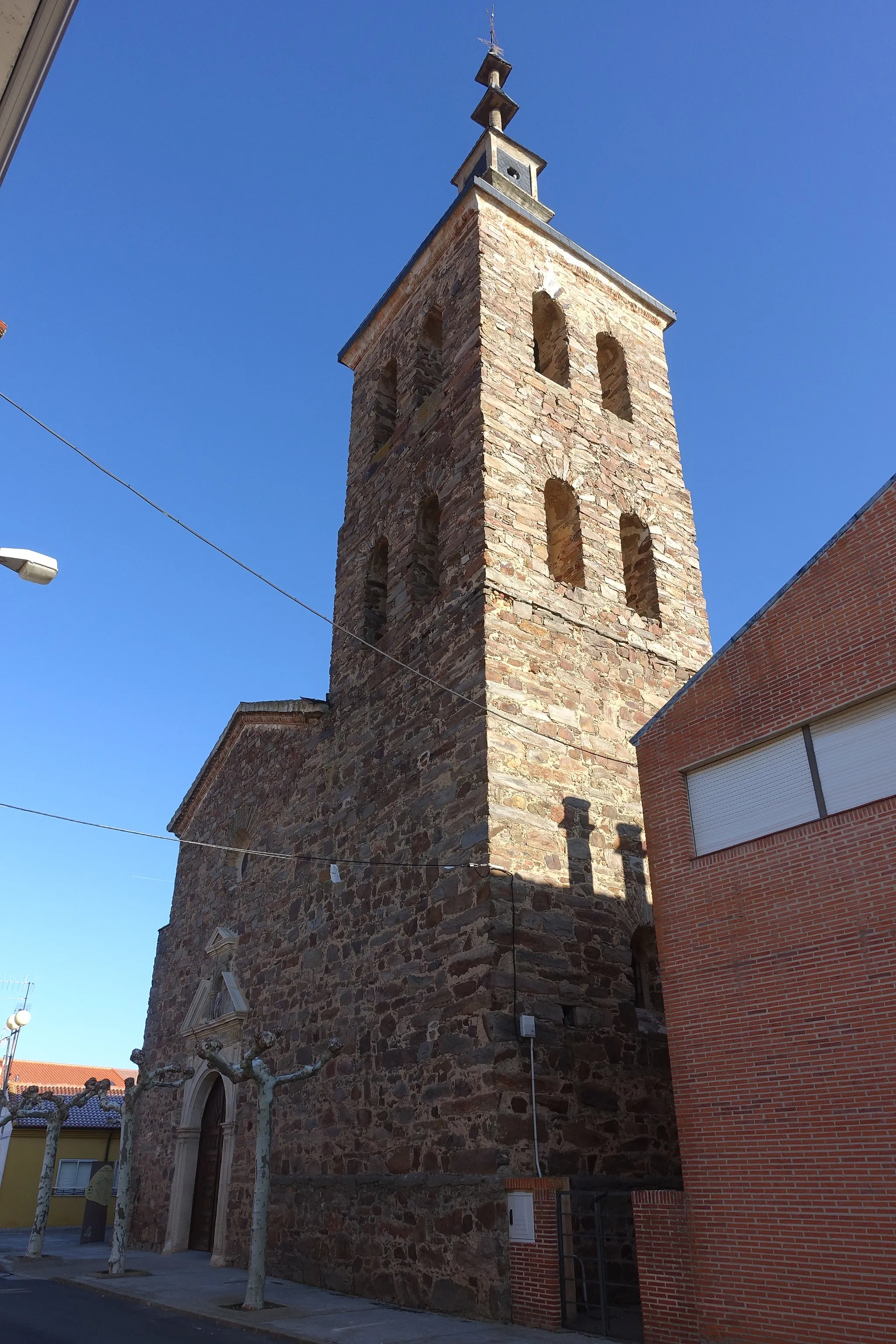 Photo showing: Iglesia de San Martín Obispo, Villarejo de Órbigo (León, España).