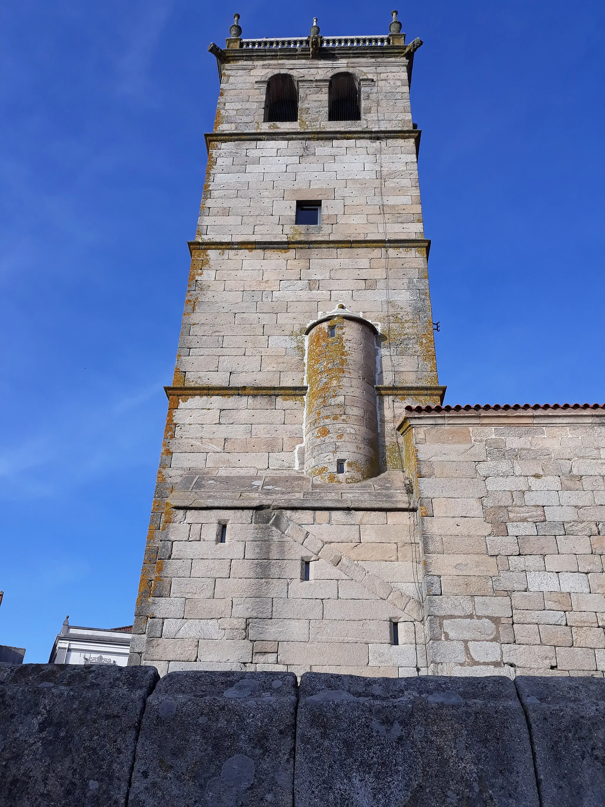 Photo showing: Torre desde el lateral de la Iglesia de San Nicolás de Bari de Vitigudino