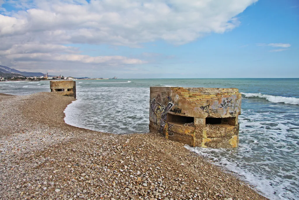 Photo showing: Bunkers from Spanish Civil War to Estanyet's Beach in Alcanar.