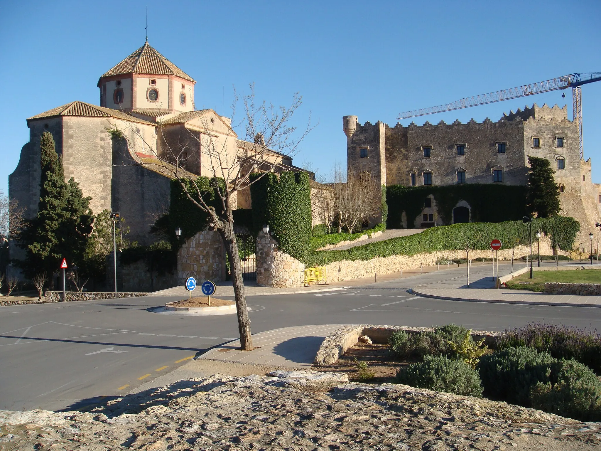 Photo showing: Iglesia y Castillo