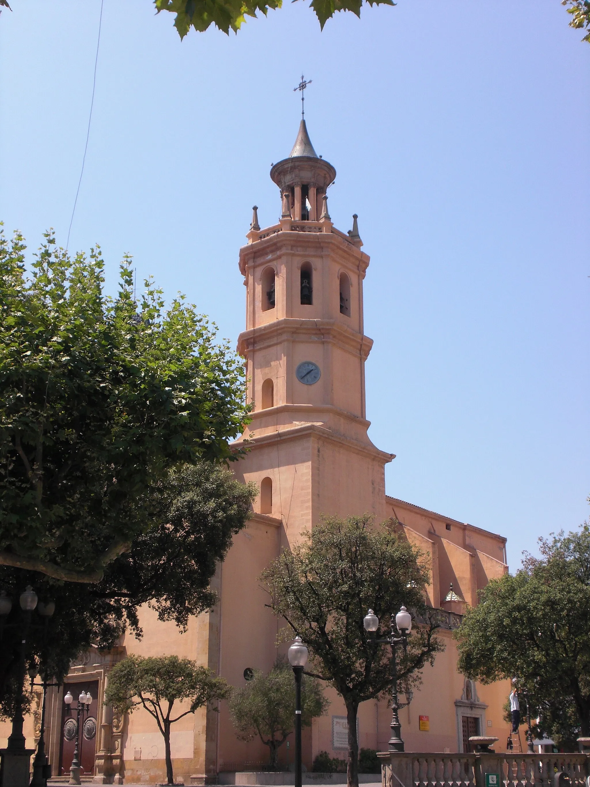 Photo showing: Vistes de la Esglesia des de la Riera.