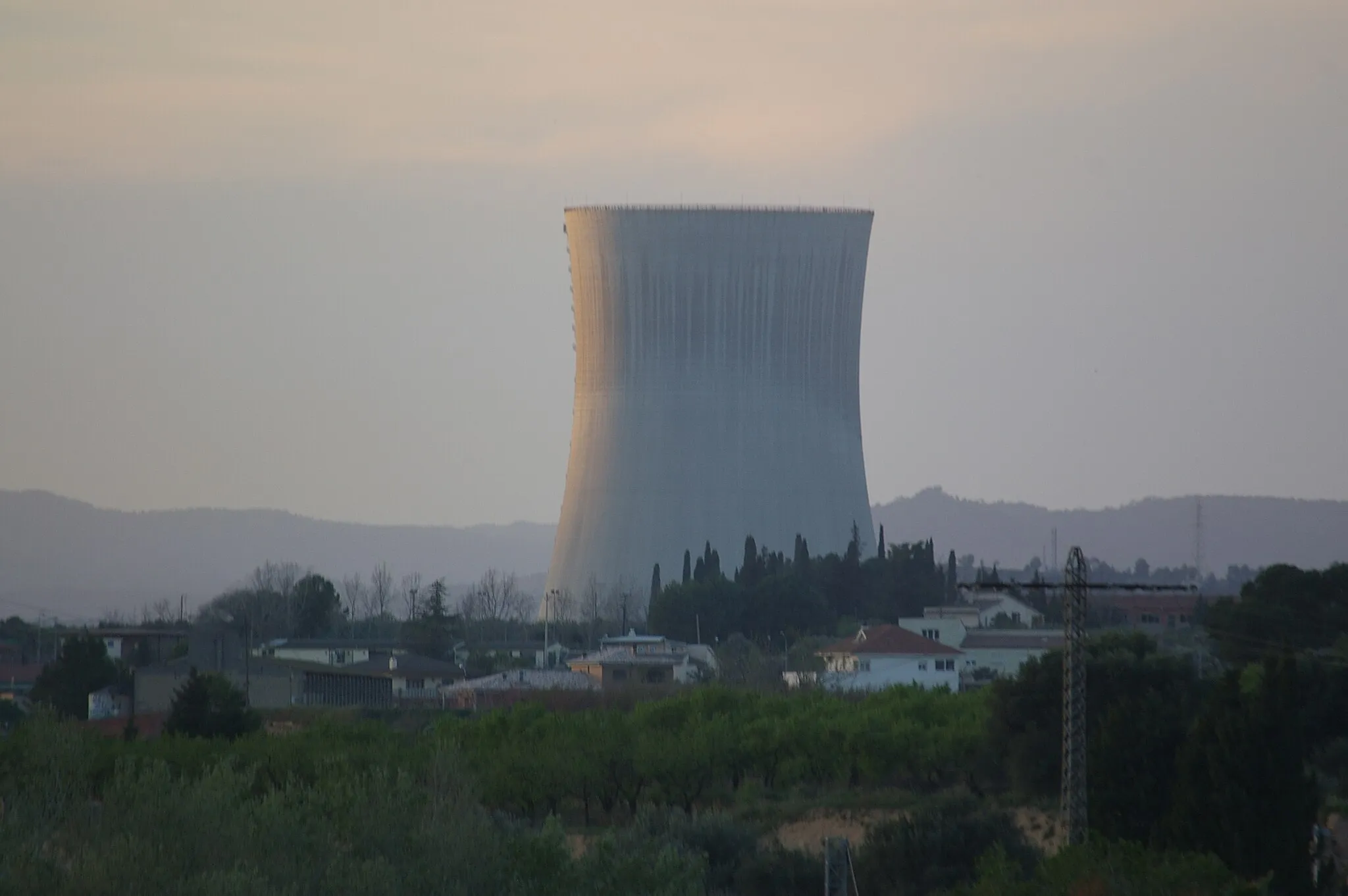 Photo showing: View of the cooling tower of the Ascó nuclear power plant